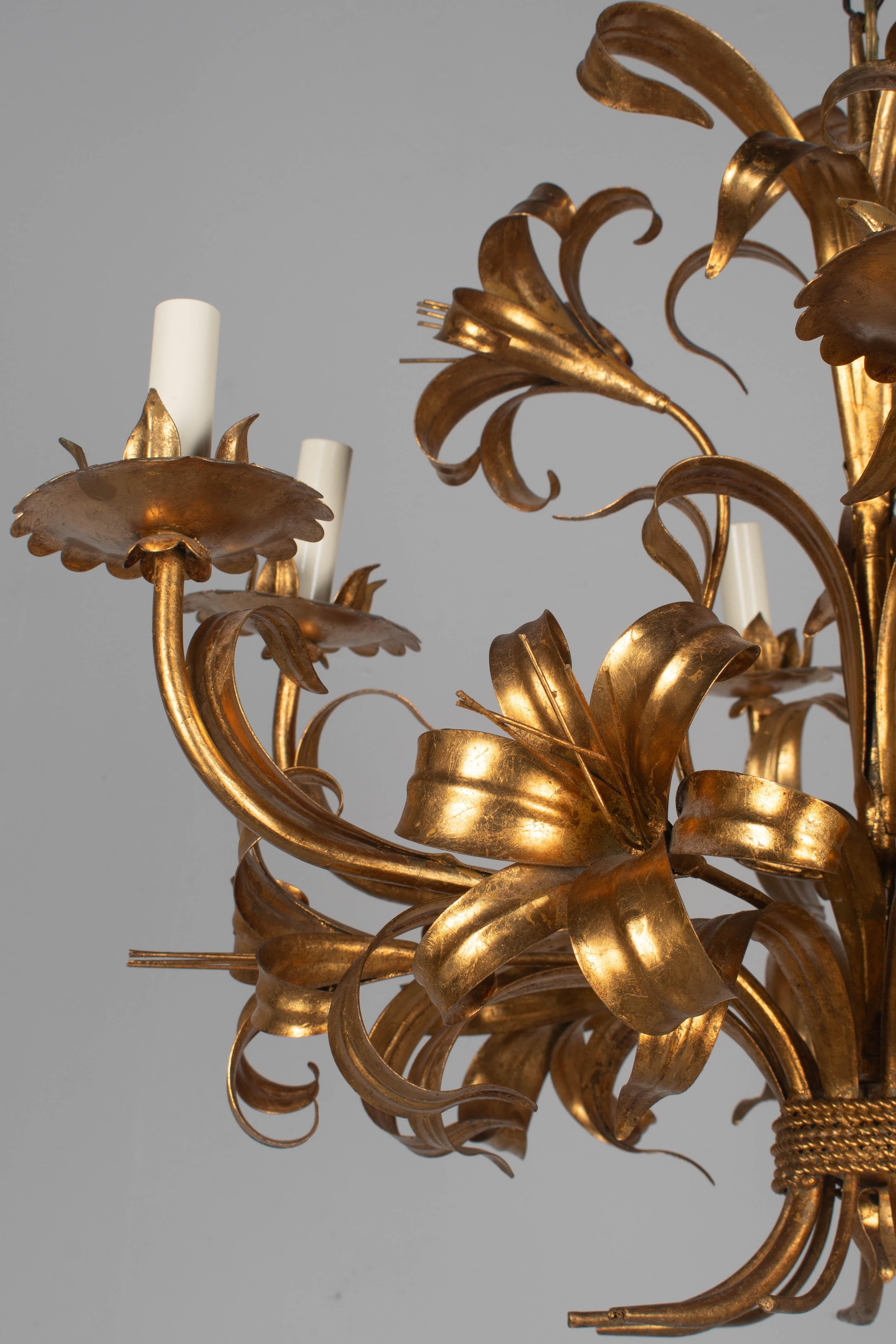 Italian Gilt Tôle Chandelier in vendita 4
