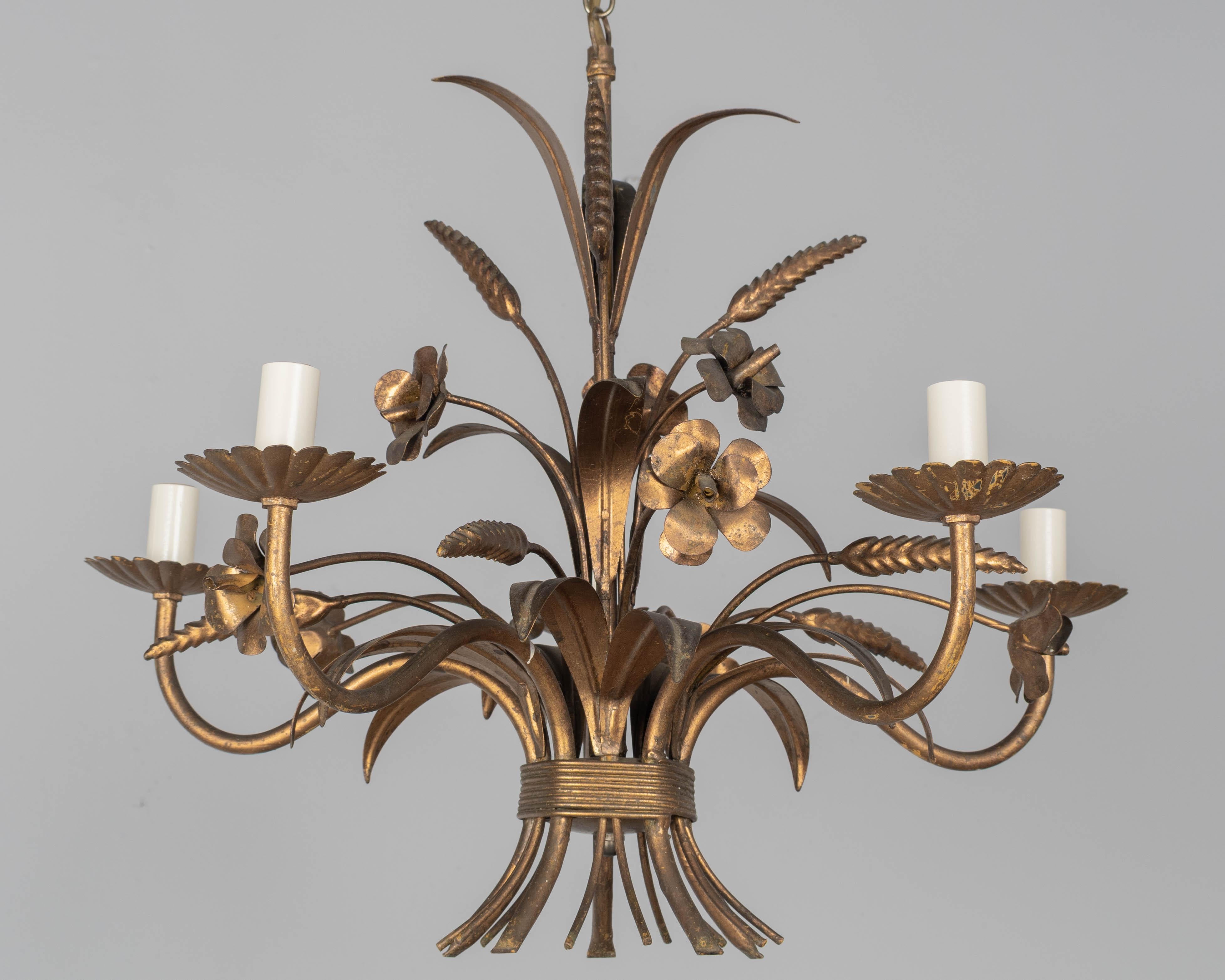 Hollywood Regency Italian Gilt Tôle Chandelier For Sale