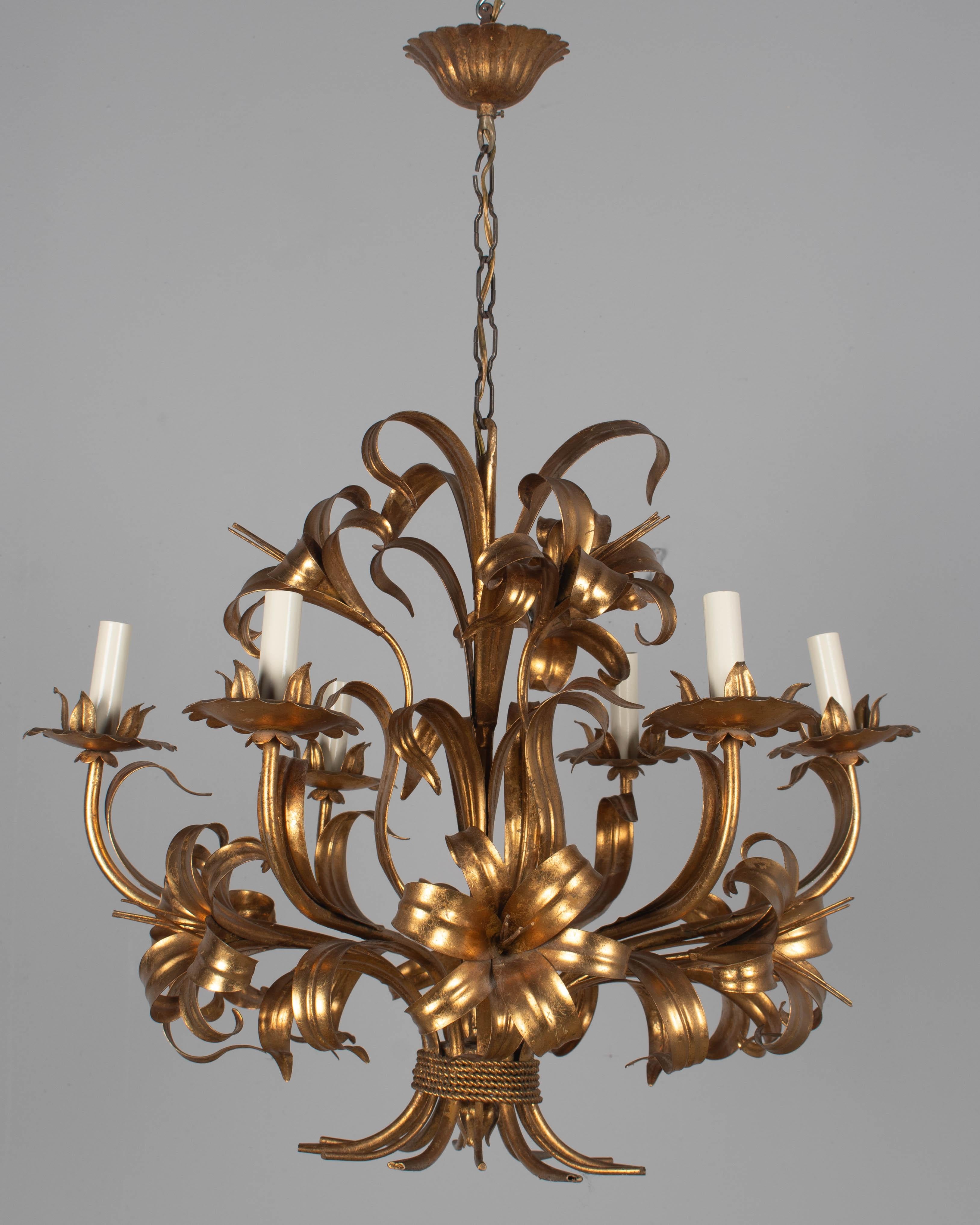 Hollywood Regency Italian Gilt Tôle Chandelier in vendita