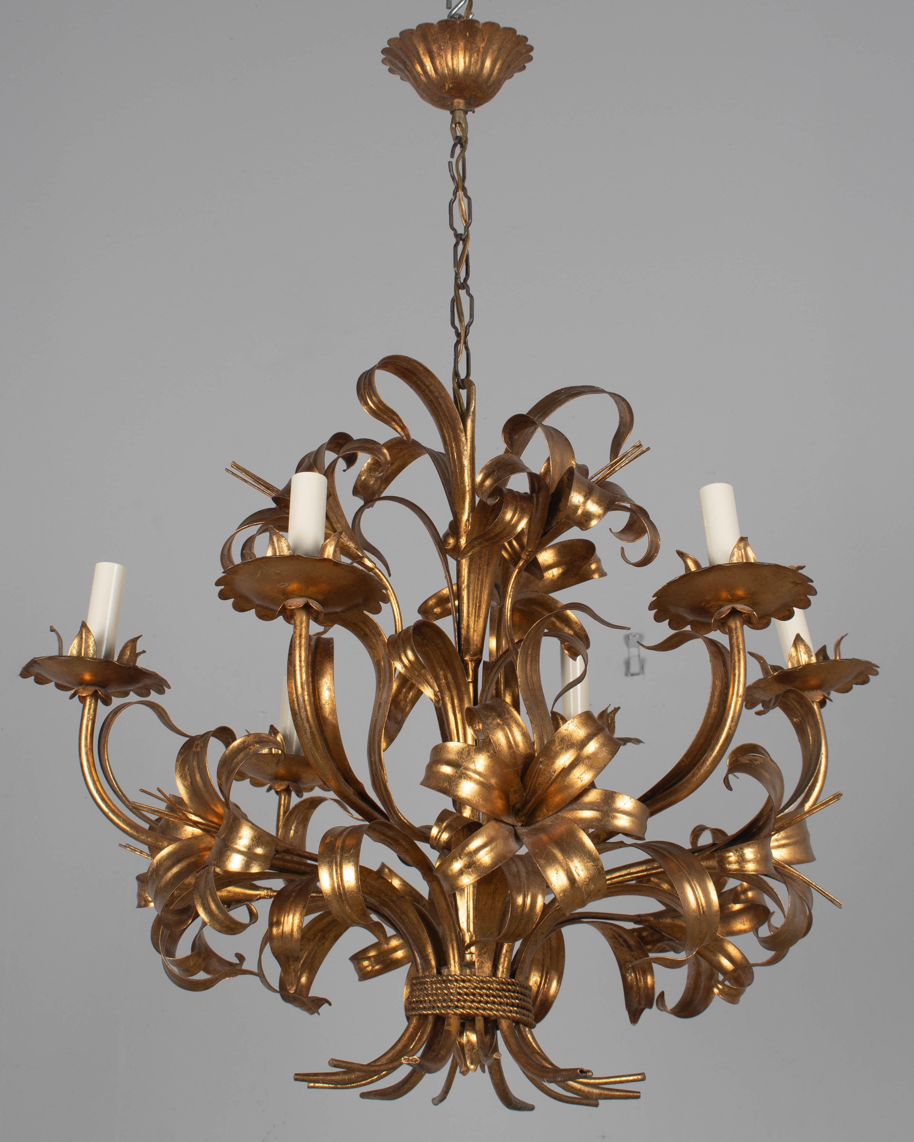 Italian Gilt Tôle Chandelier In condizioni buone in vendita a Winter Park, FL
