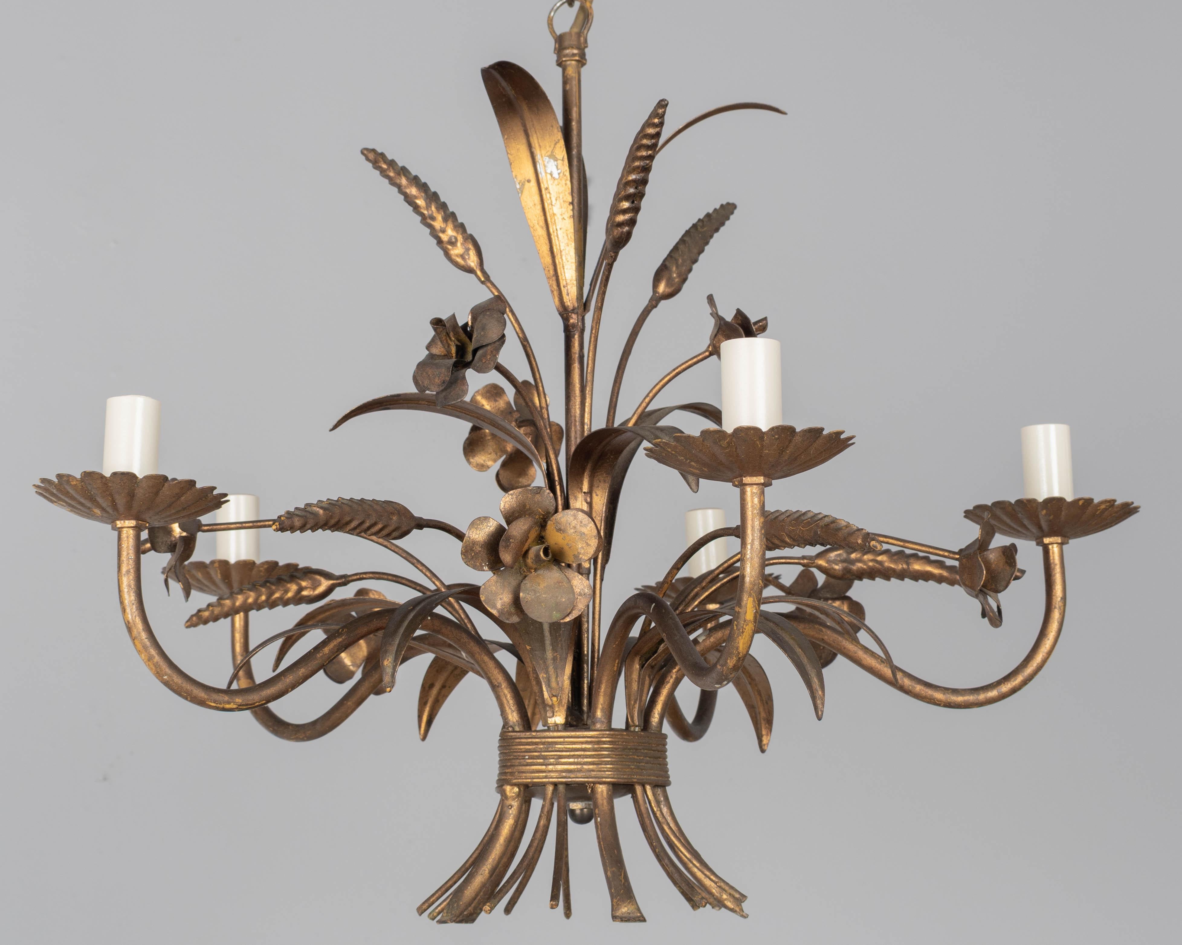 Italian Gilt Tôle Chandelier For Sale 1