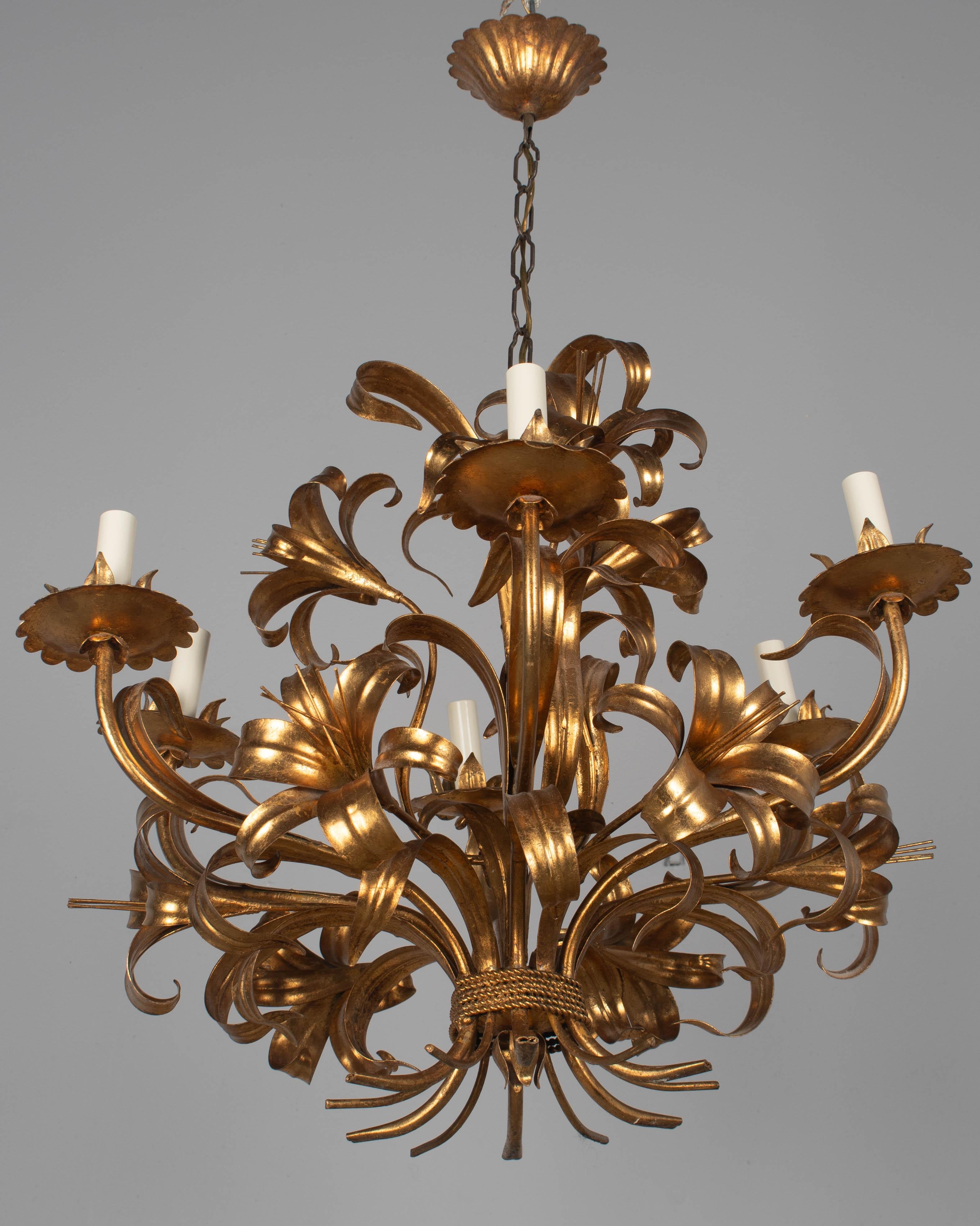 Metallo Italian Gilt Tôle Chandelier in vendita
