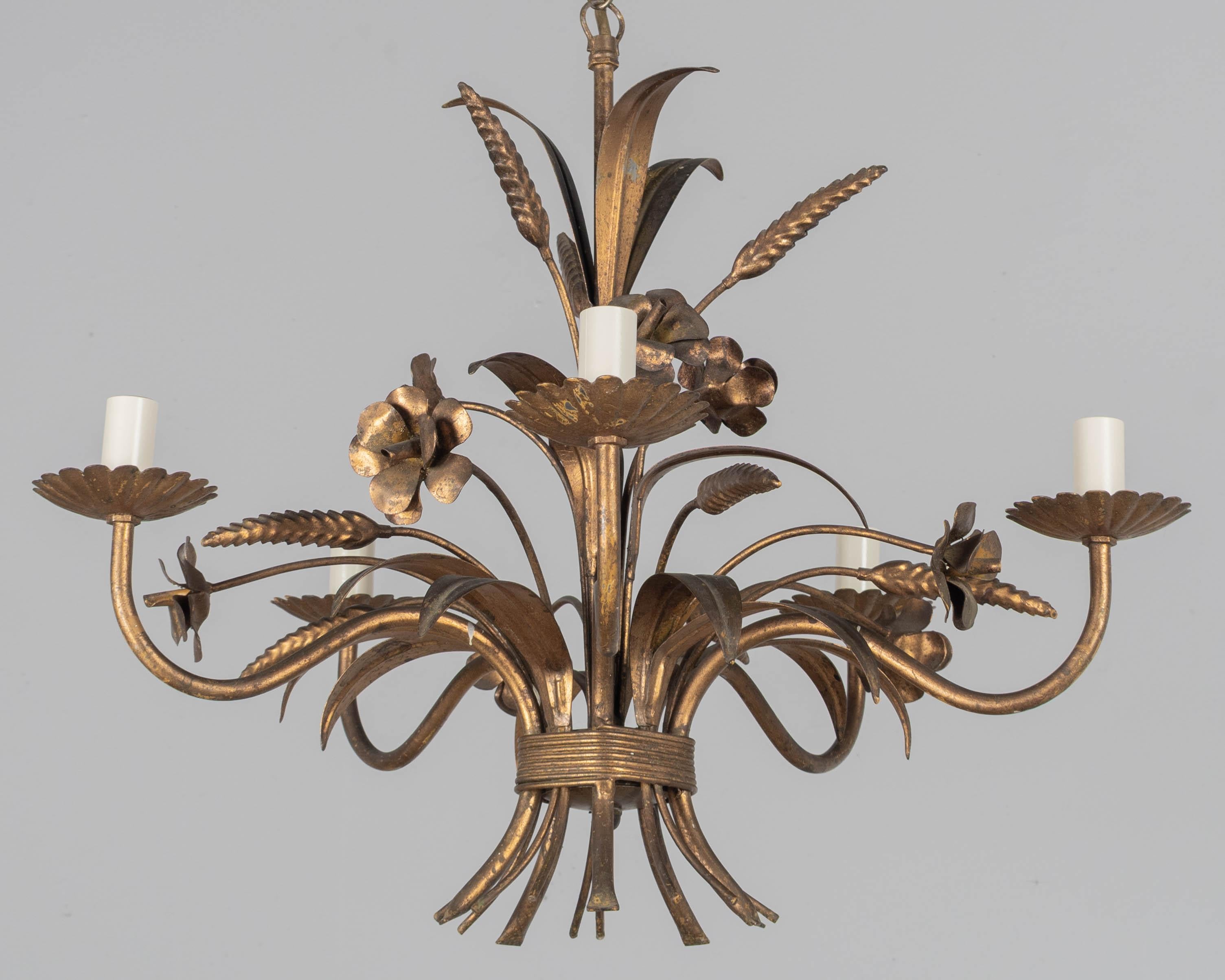 Italian Gilt Tôle Chandelier For Sale 3