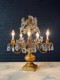 Lampada da tavolo a candelabro con cristalli floreali in tole dorate italiane