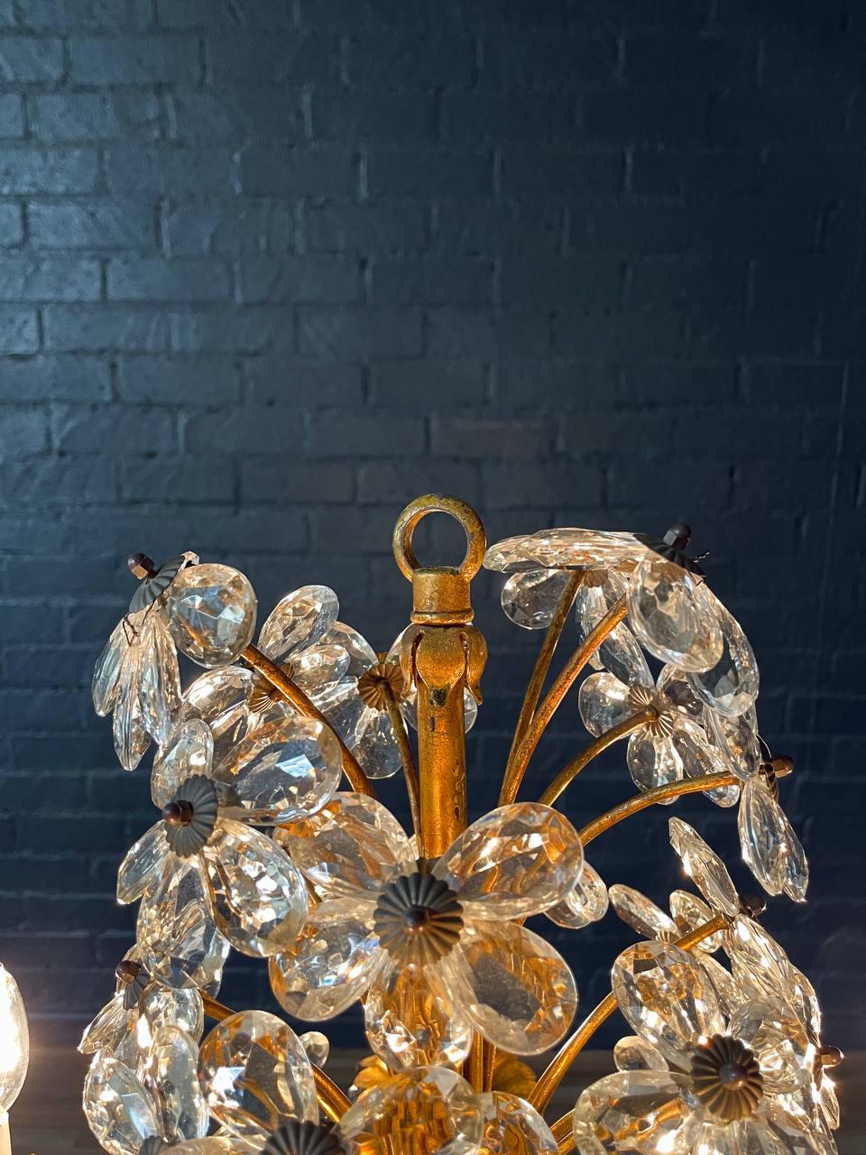 Italienische Kandelaber-Tischlampe mit vergoldeten Blumen und Kristall im Zustand „Gut“ im Angebot in Los Angeles, CA