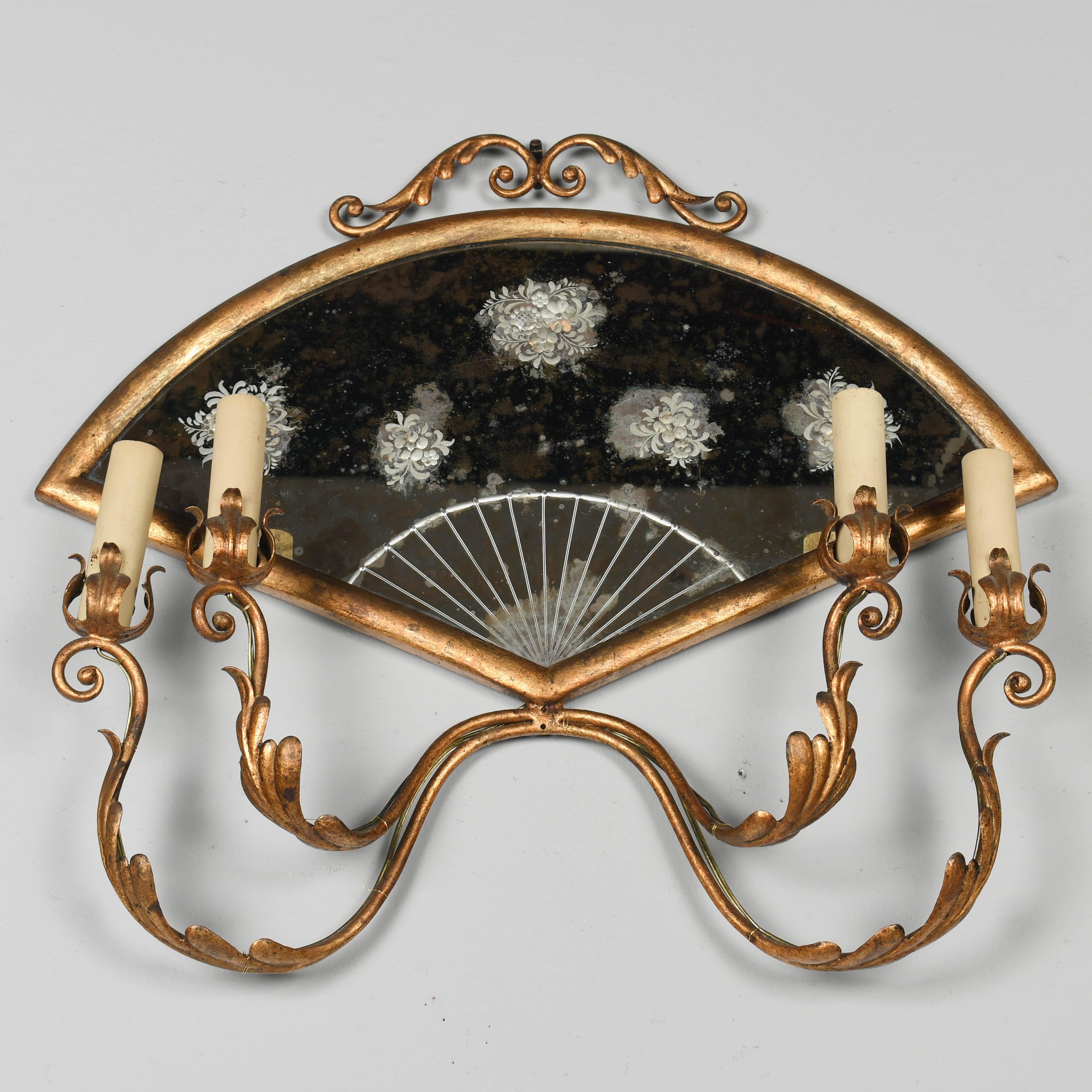 Applique italienne à miroir en tôle dorée Bon état - En vente à Winter Park, FL