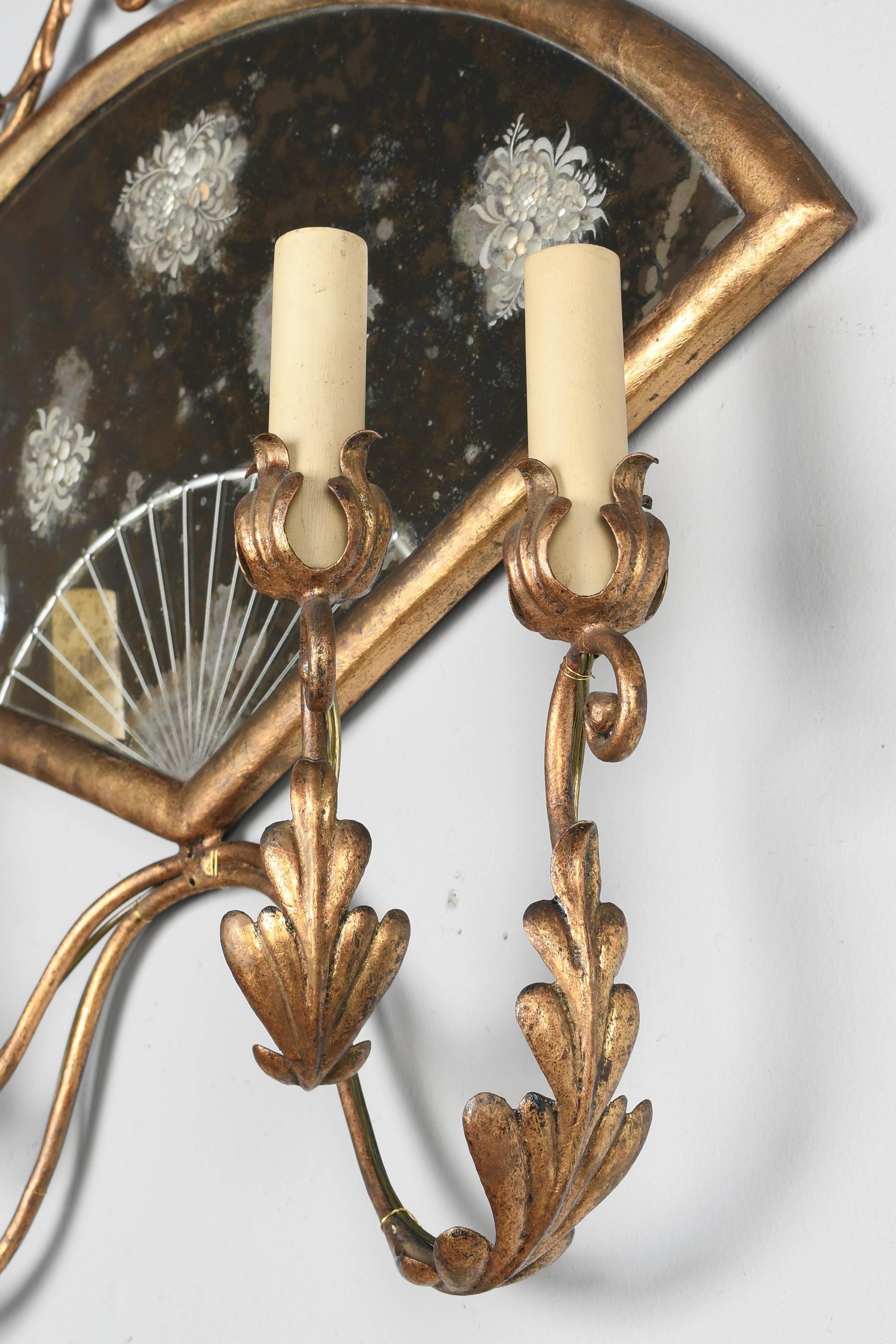 Applique italienne à miroir en tôle dorée en vente 2