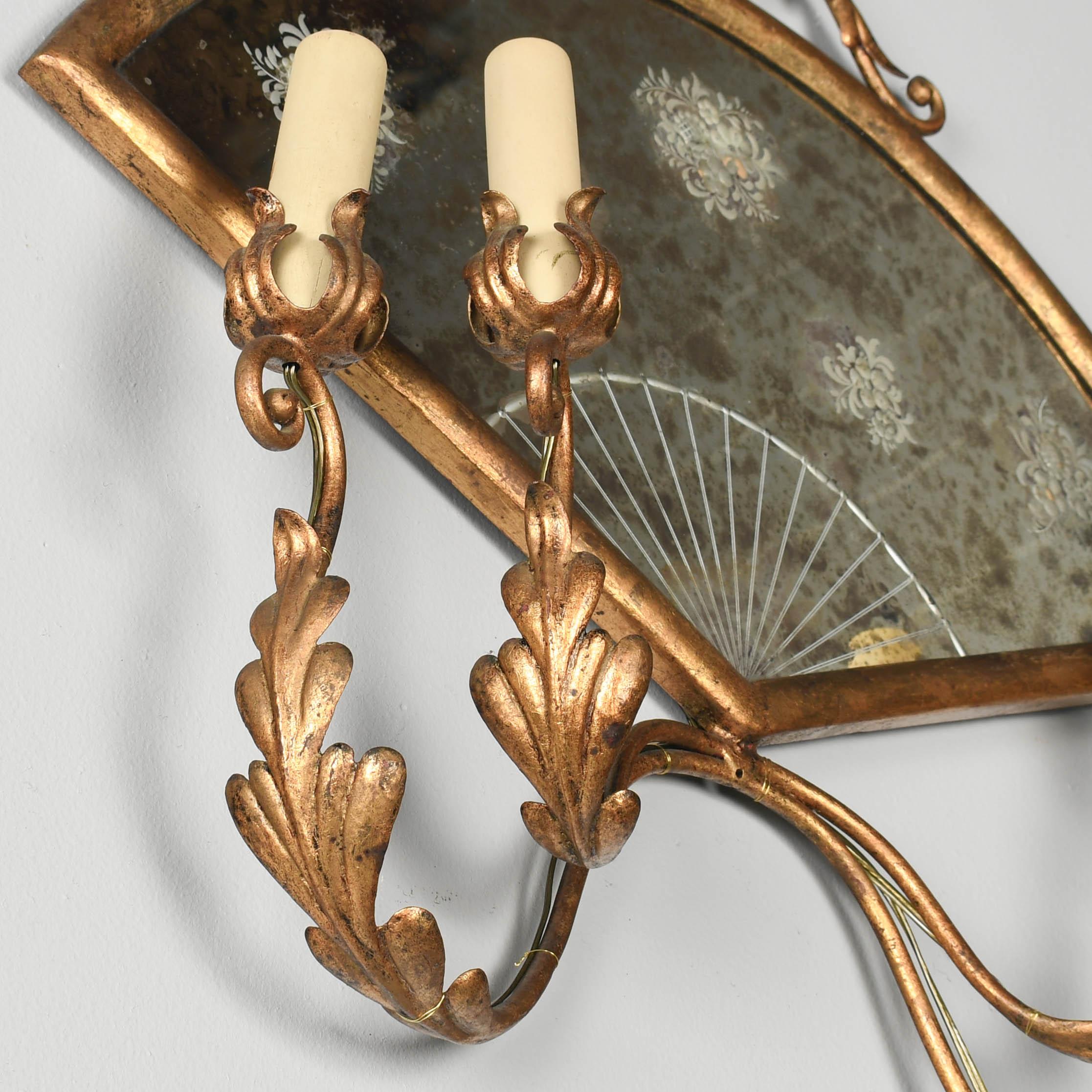Applique italienne à miroir en tôle dorée en vente 3