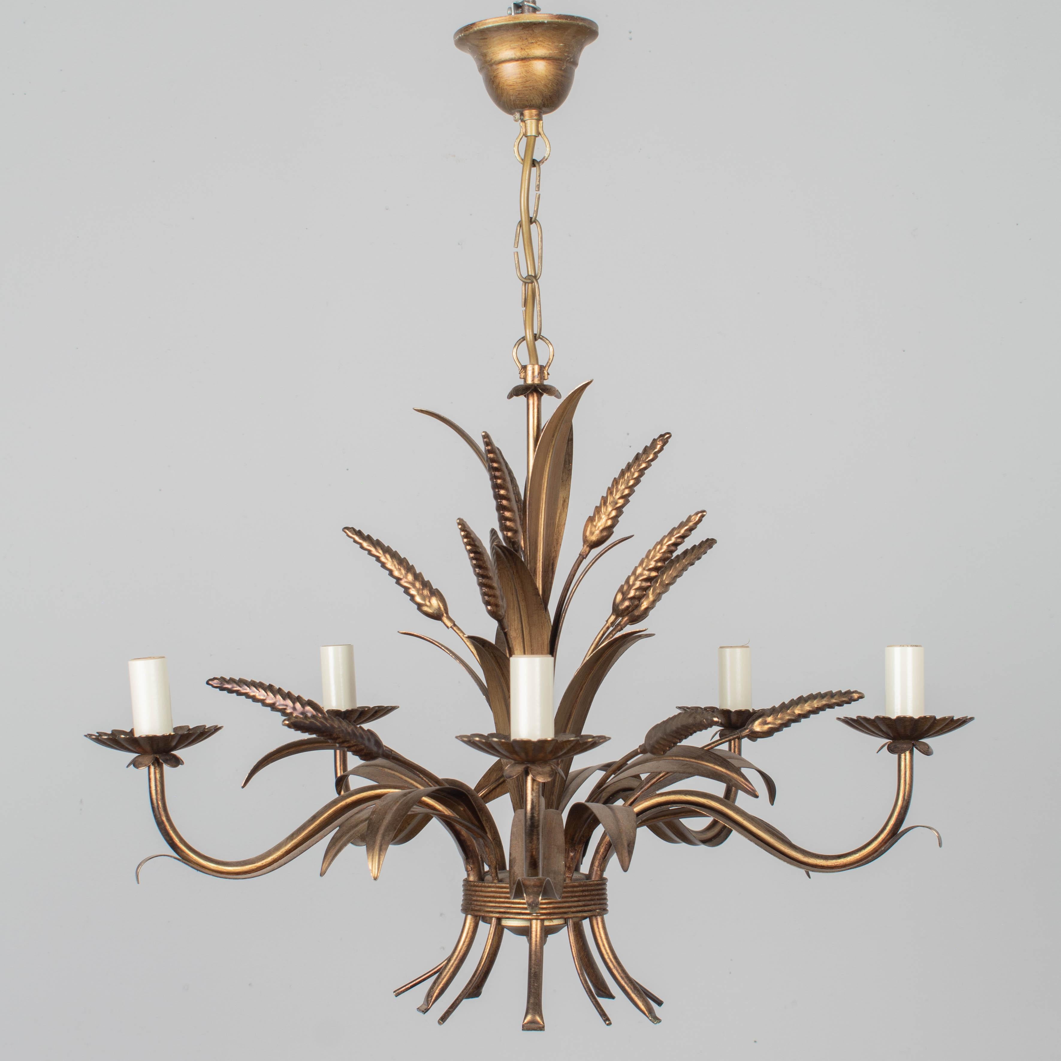 A Hollywood Regency style five-light gilt metal chandelier with sheaf of wheat. Good condition with warm copper tone finish. Designed by Hans Kögl and made in Italy. New sockets and candle covers. In working order. Good original vintage condition