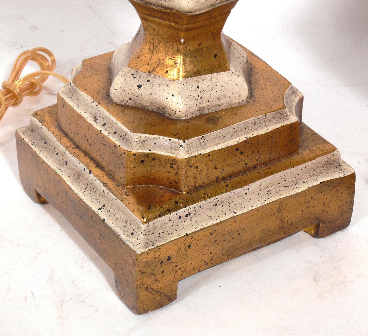 Lampes-urnes italiennes dorées Bon état - En vente à Atlanta, GA