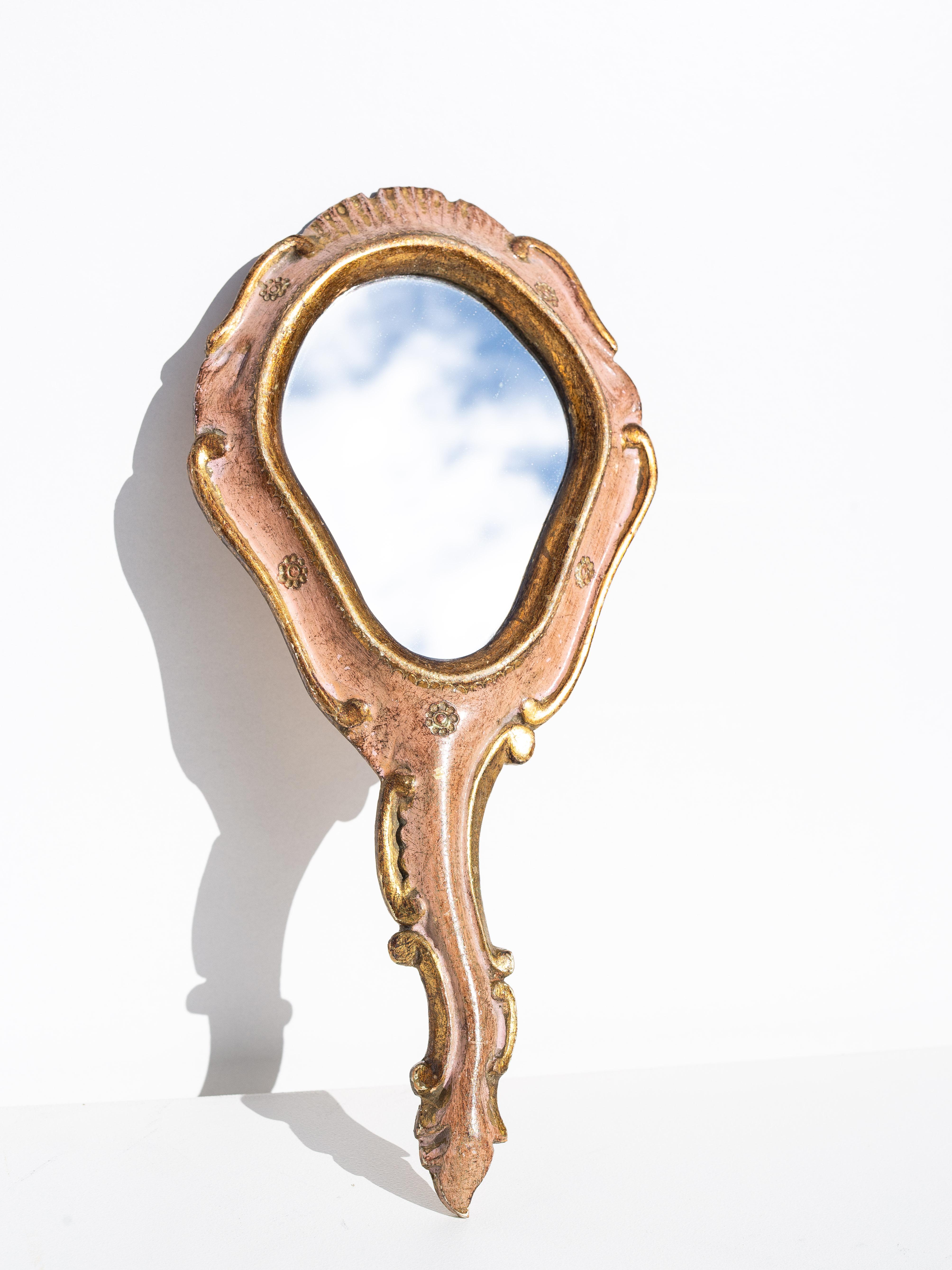 Sculpté Miroir à main vénitien doré - Miroir de courtoisie Florentine - Italie 1940s en vente