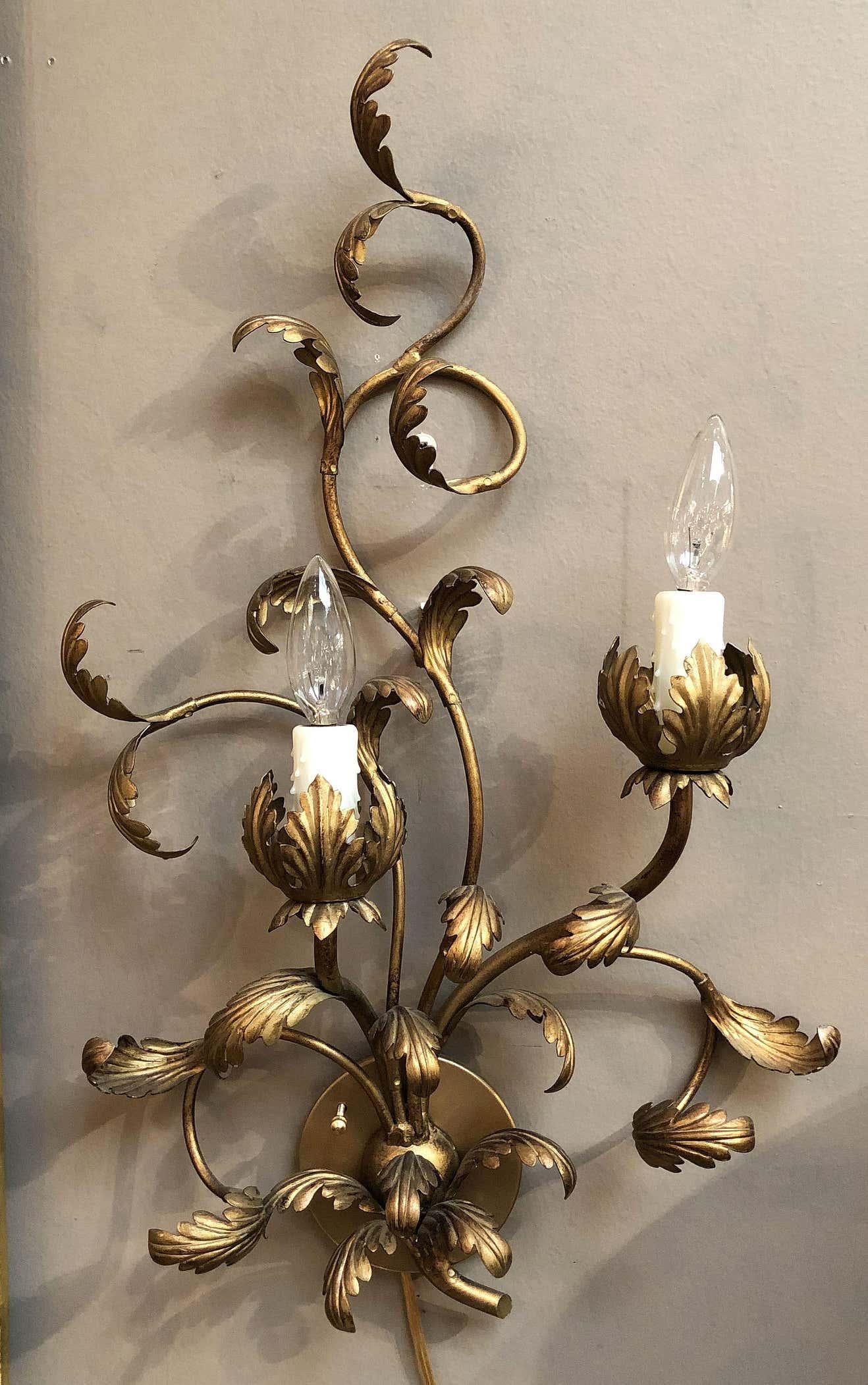 Italian Gilt Wall Light or Sconce with Vine or Leaf Design For Sale 5