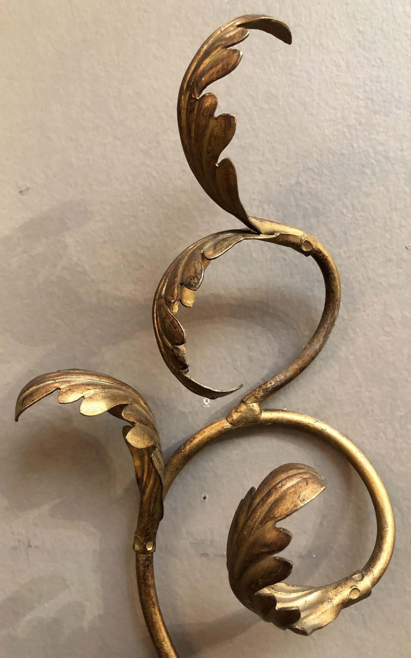Italian Gilt Wall Light or Sconce with Vine or Leaf Design For Sale 2