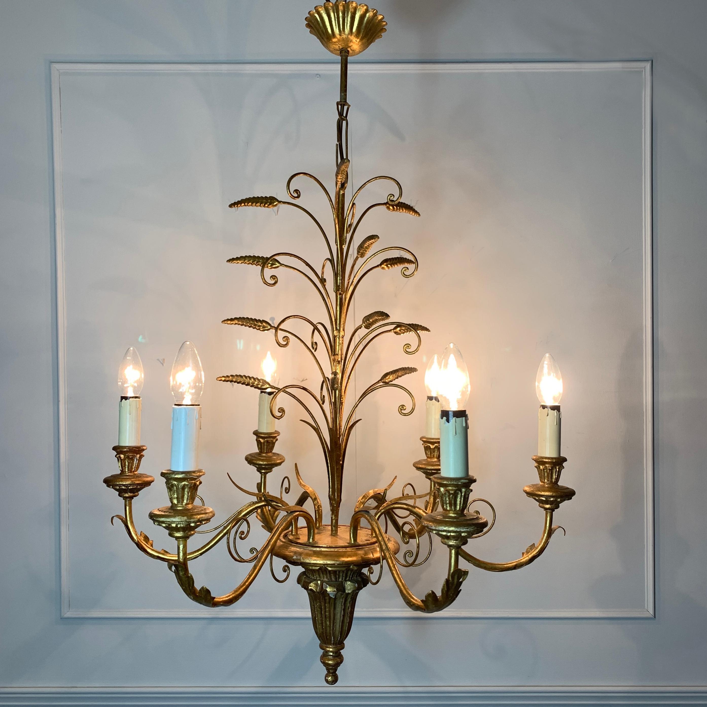 Italiano Lampadario italiano a covoni di grano in oro, anni '60 in vendita