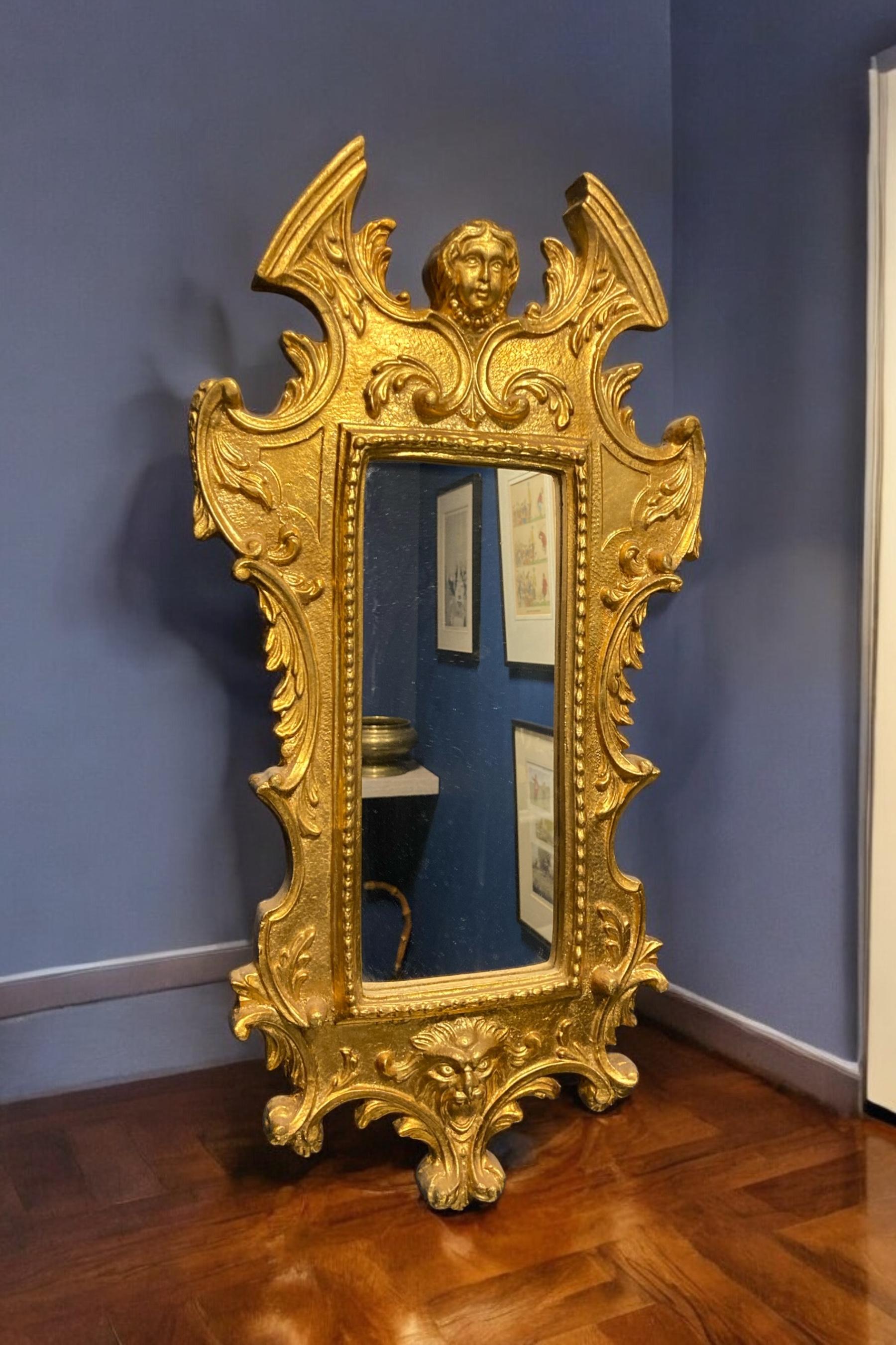 Specchio italiano in legno dorato in stile barocco in vendita 4