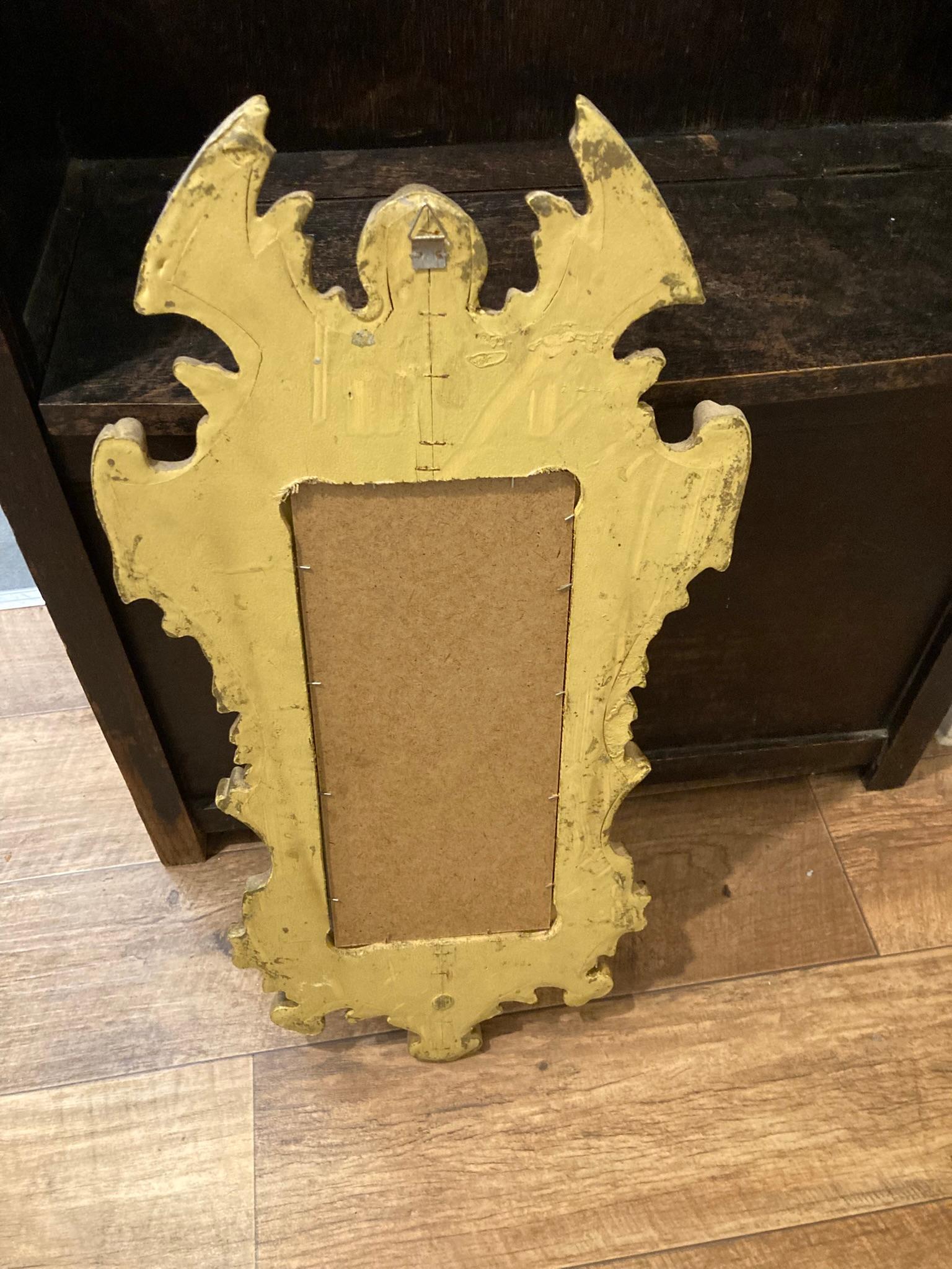 XX secolo Specchio italiano in legno dorato in stile barocco in vendita