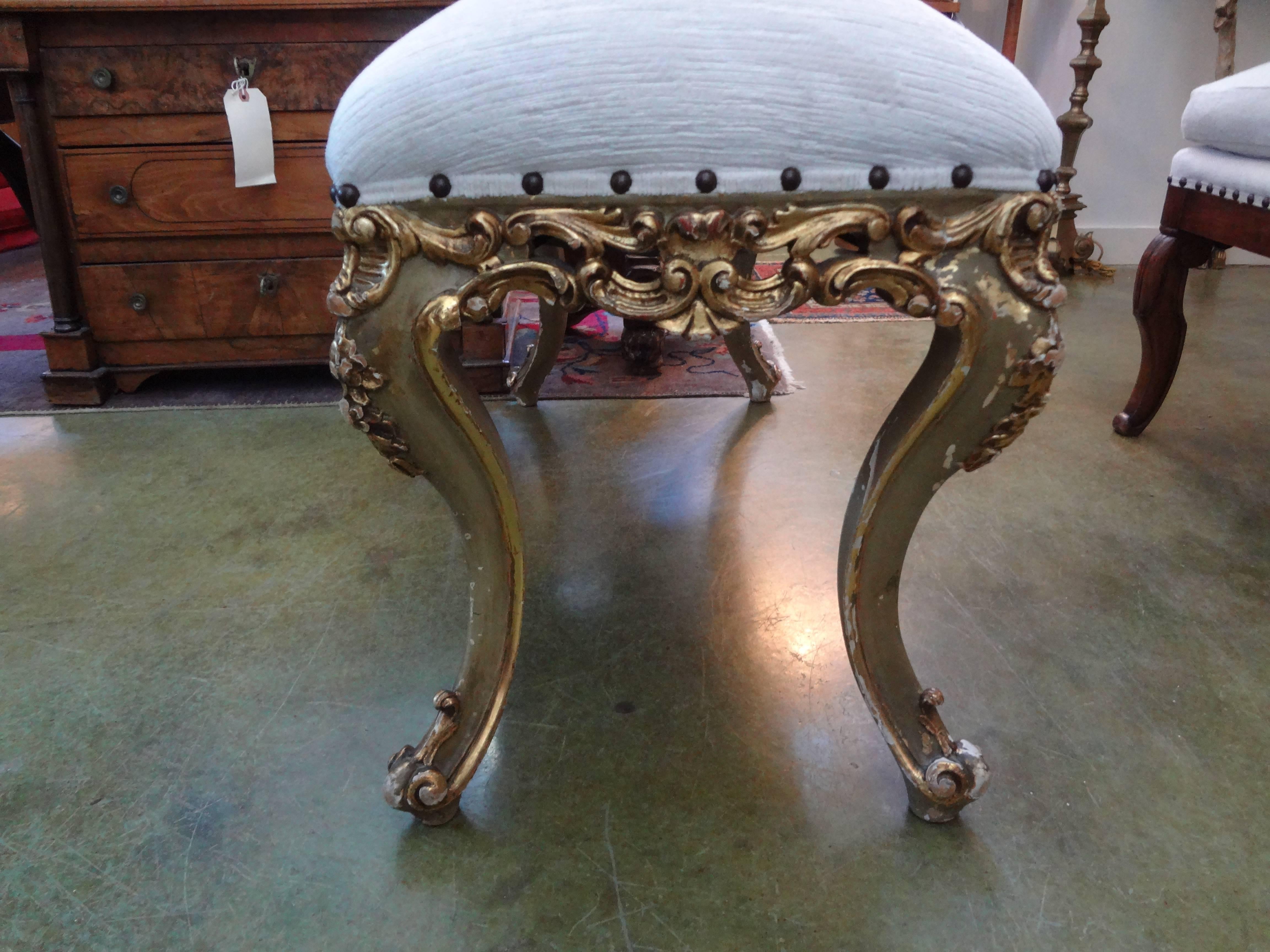 Rococo Italian Giltwood Bench with Exaggerated Legs For Sale