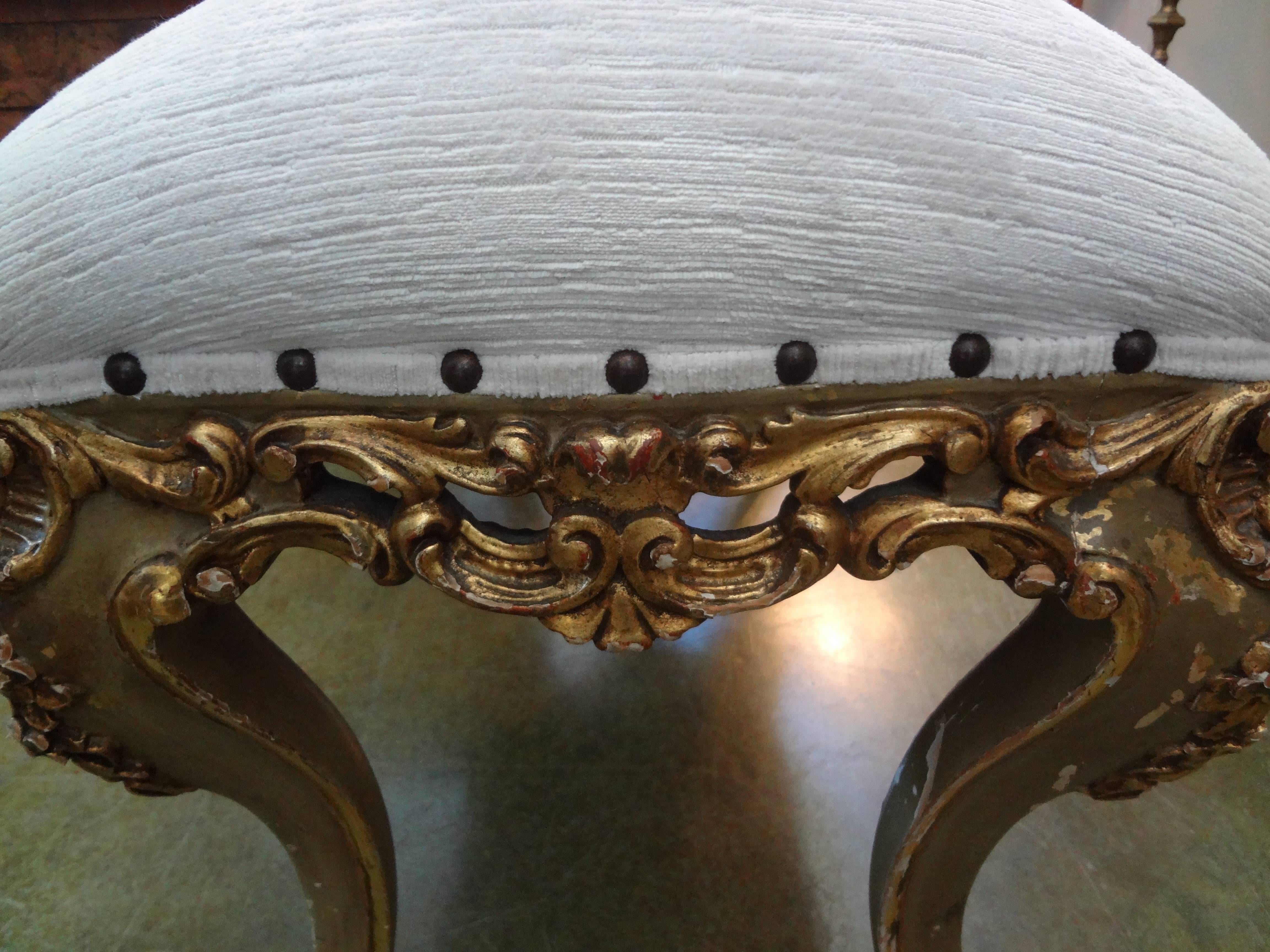 Italian Giltwood Bench with Exaggerated Legs In Good Condition For Sale In Houston, TX