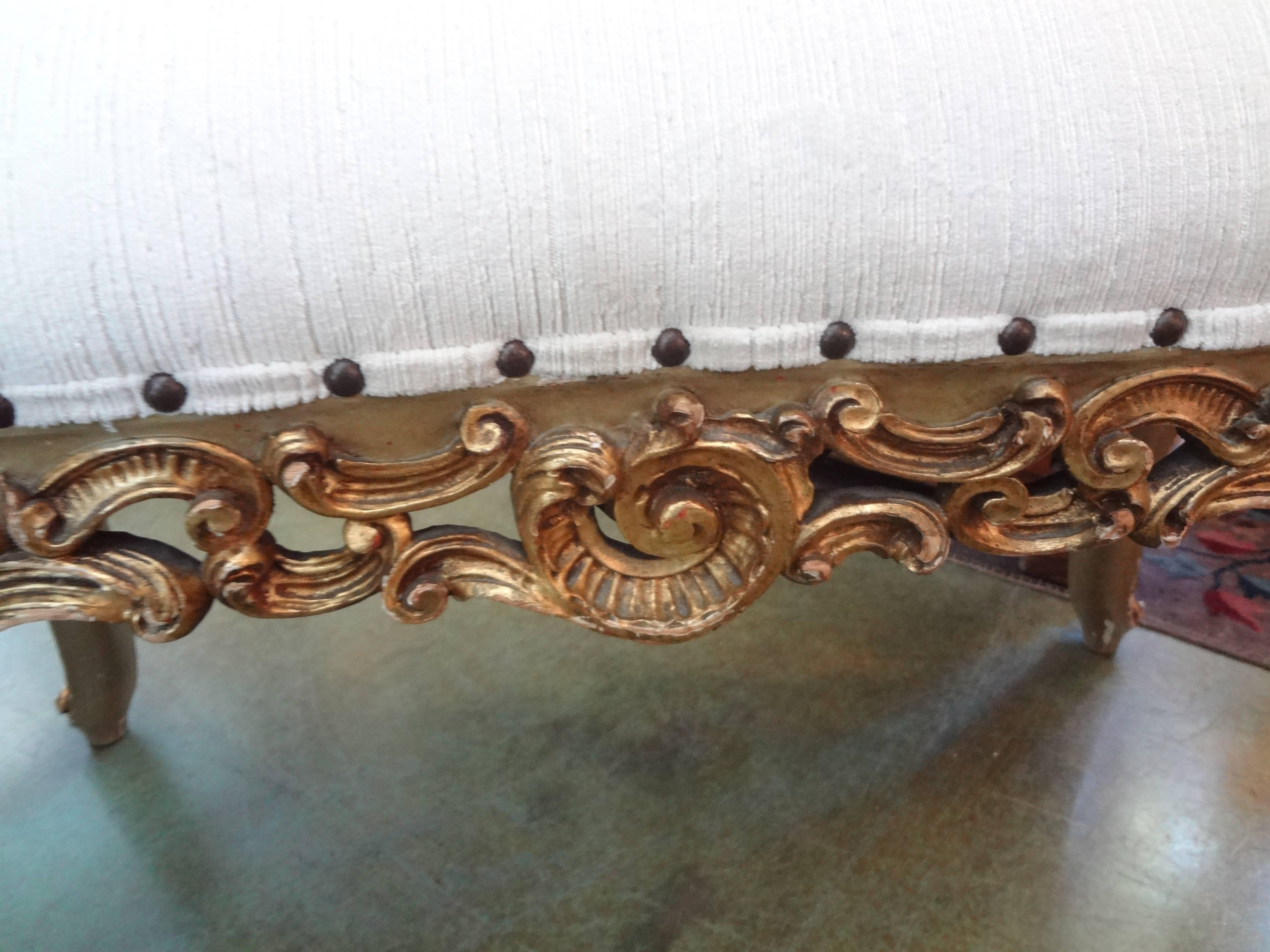Early 20th Century Italian Giltwood Bench with Exaggerated Legs For Sale