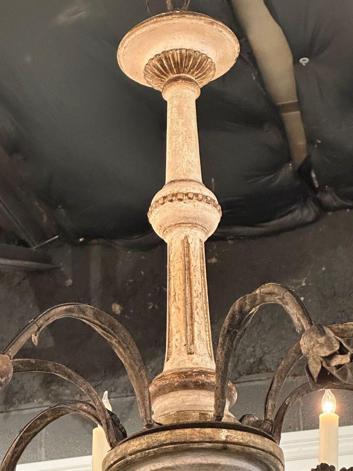 Italian Gilt Wood Chandelier 1
