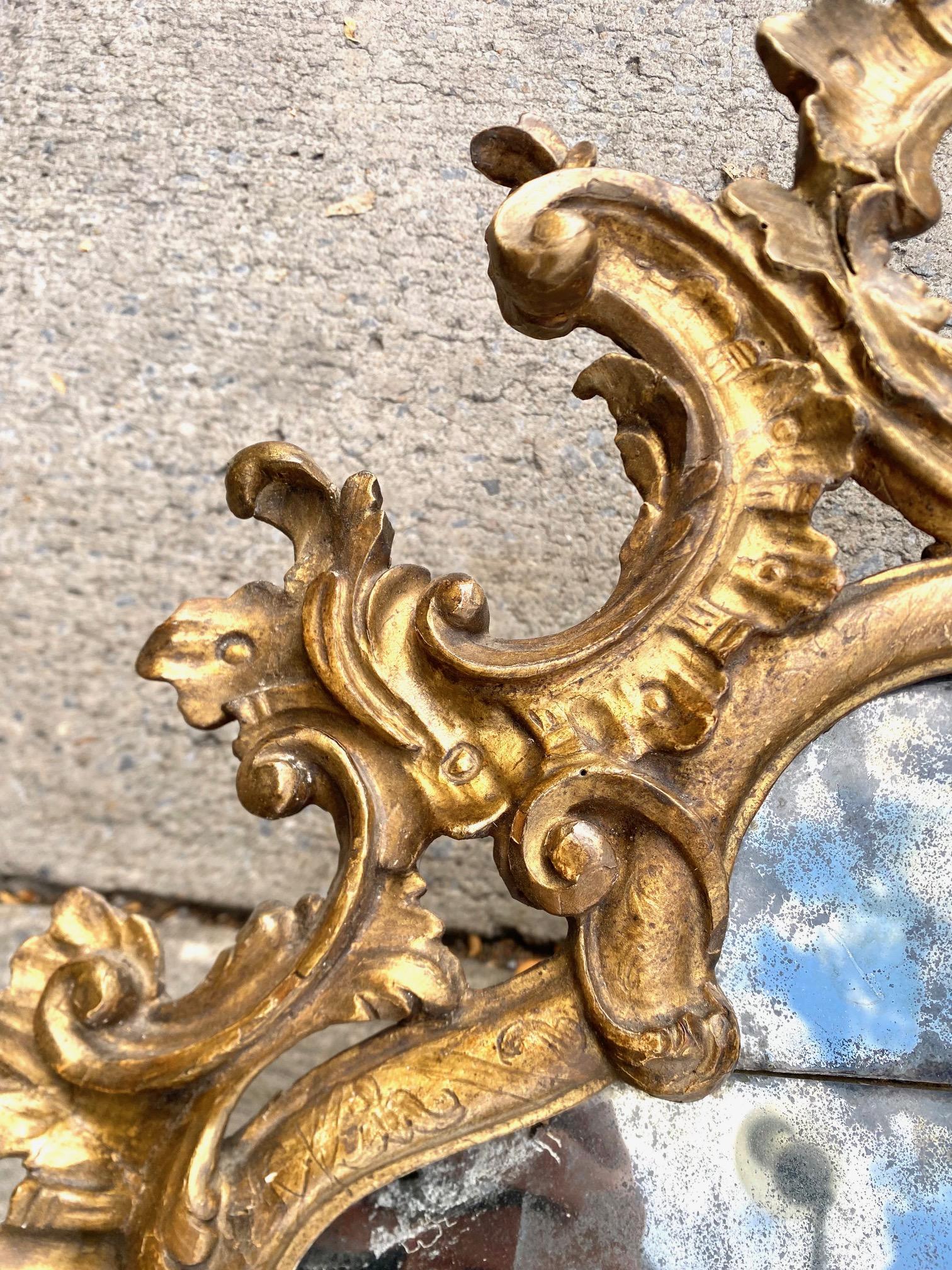 Specchio in legno dorato italiano in vendita 4