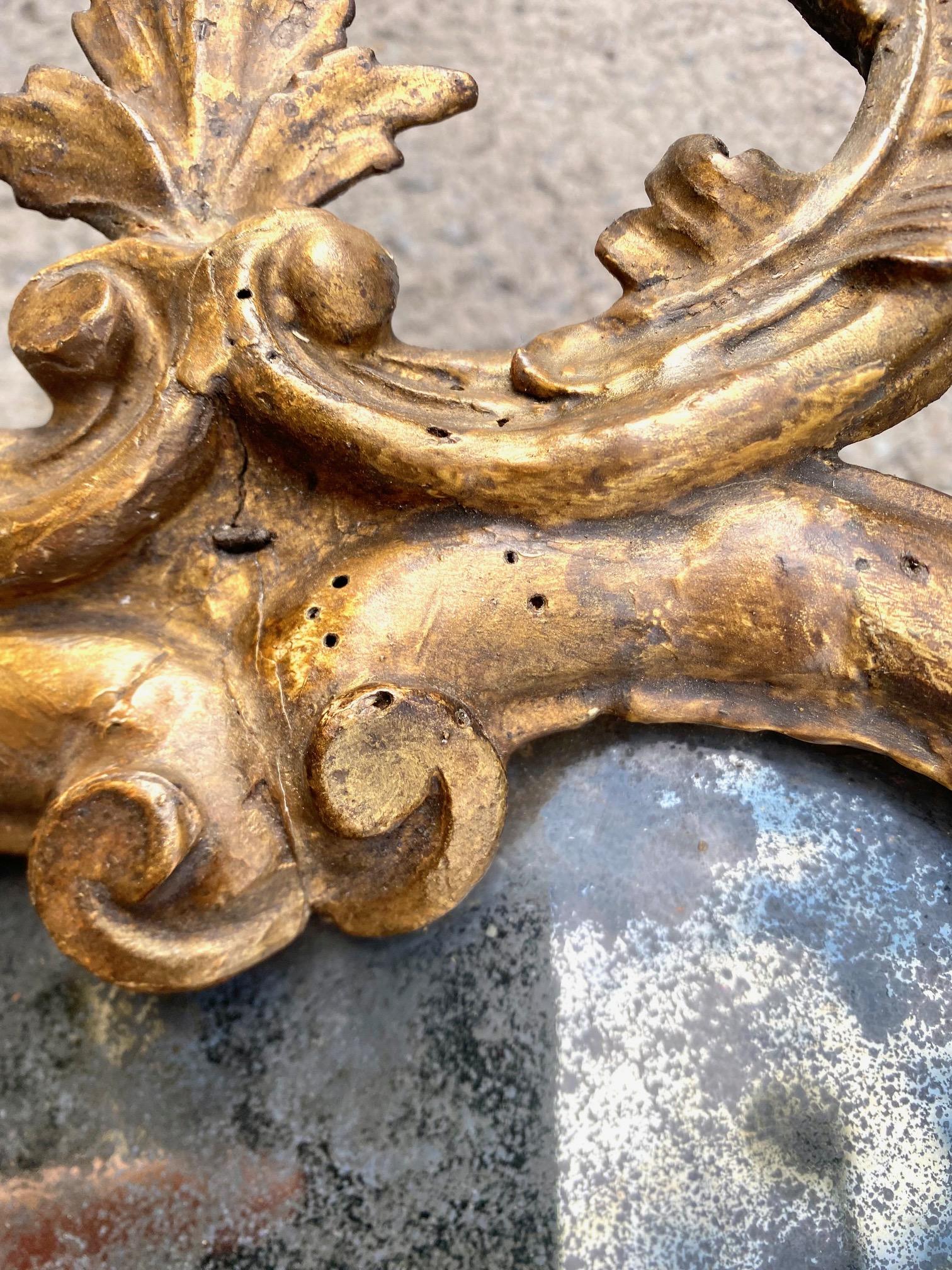 Specchio in legno dorato italiano in vendita 5