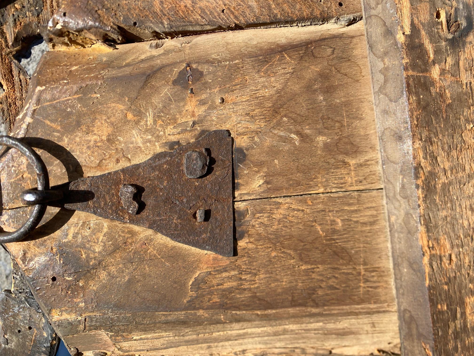 Specchio in legno dorato italiano in vendita 12