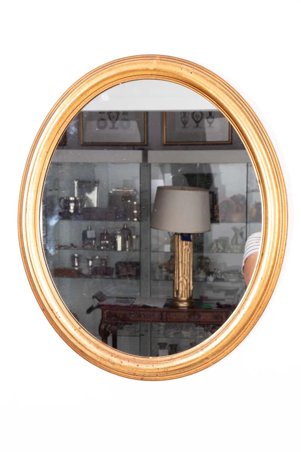 Miroir ovale italien en bois doré. Grande taille, mesure 24