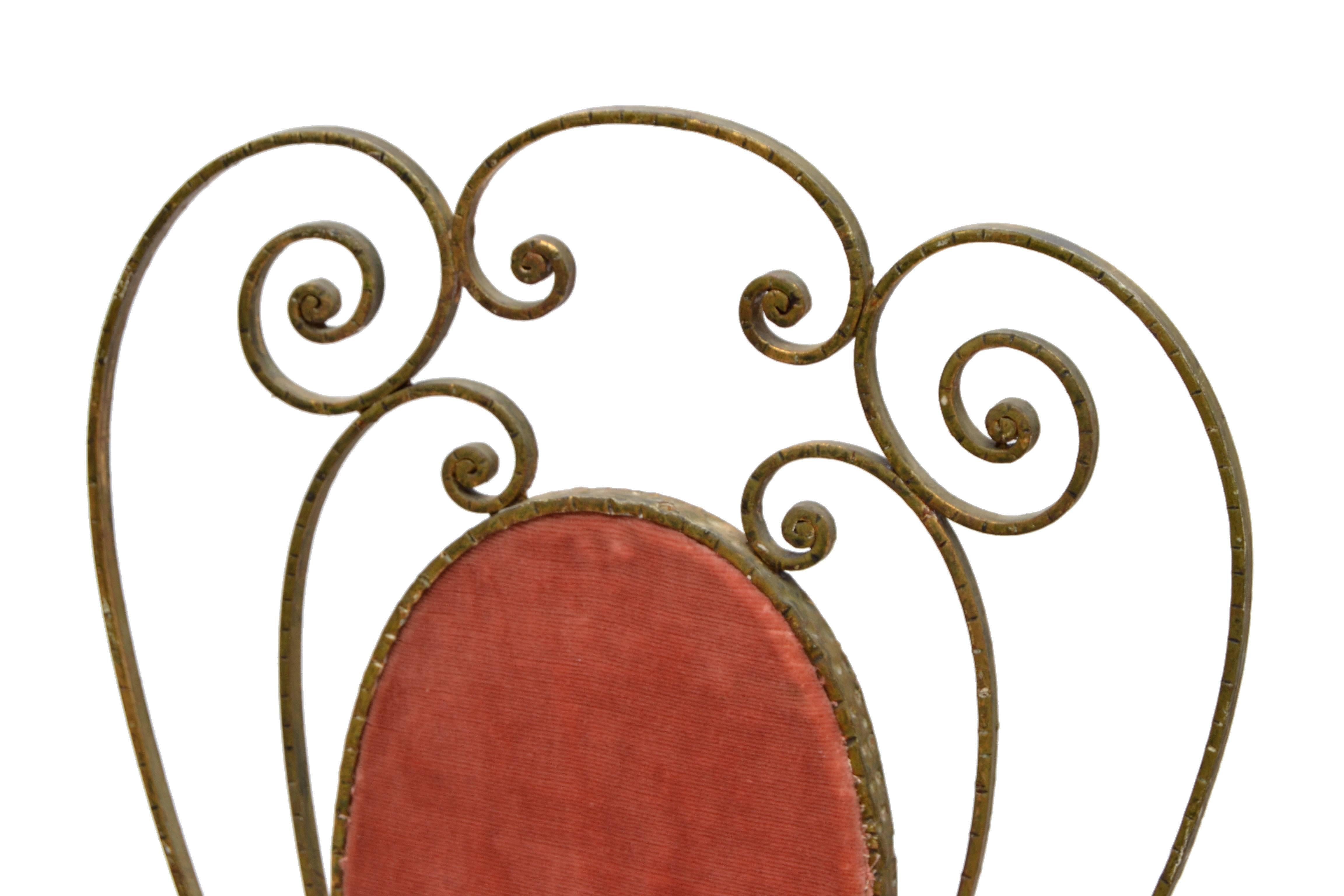 20ième siècle Chaise de coiffeuse italienne en acier forgé doré avec tapisserie en velours rose Pier Luigi Colli en vente
