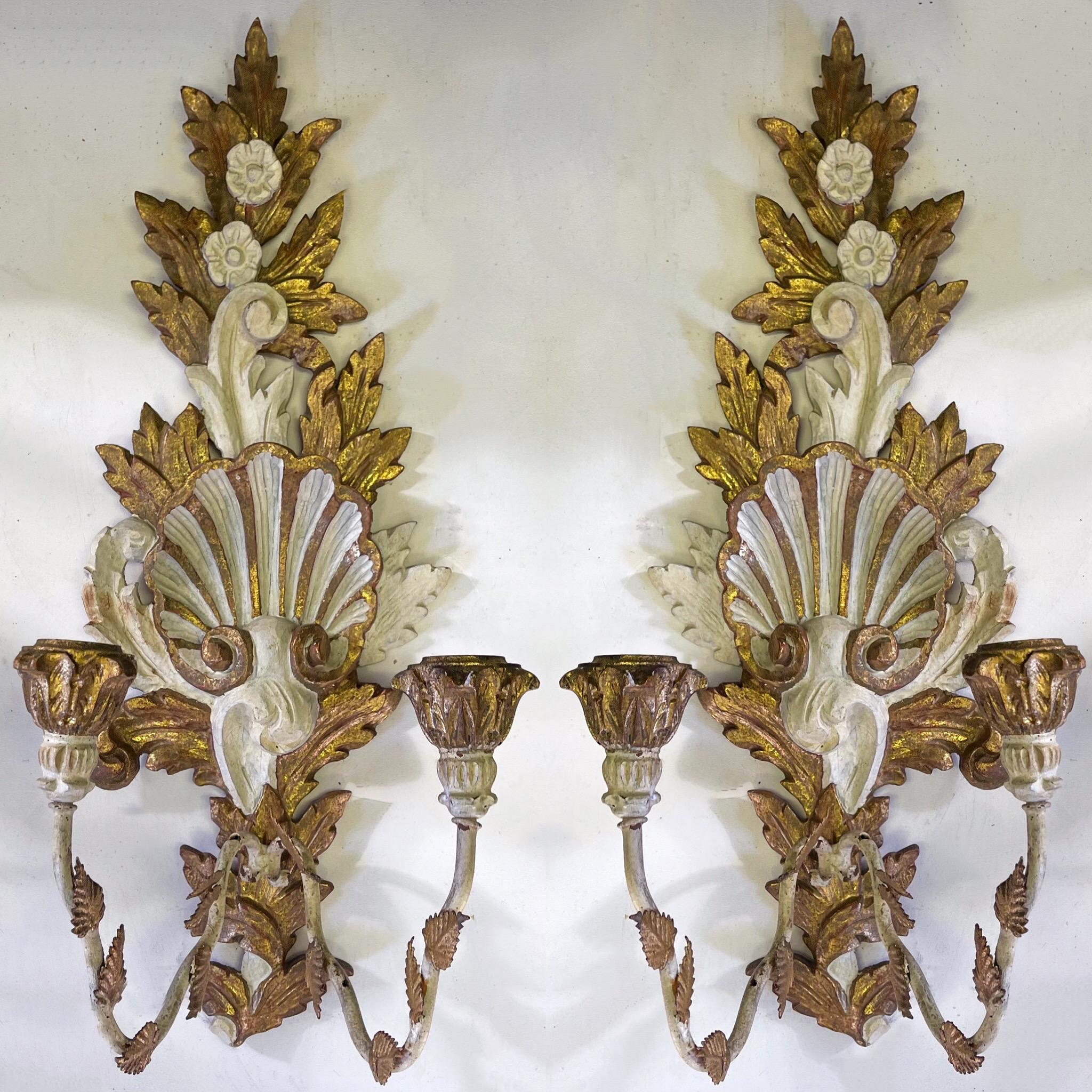 Italian Giltwood And Painted Carved Sconces With Shell And Floral Motif, Pair In Good Condition For Sale In Kennesaw, GA