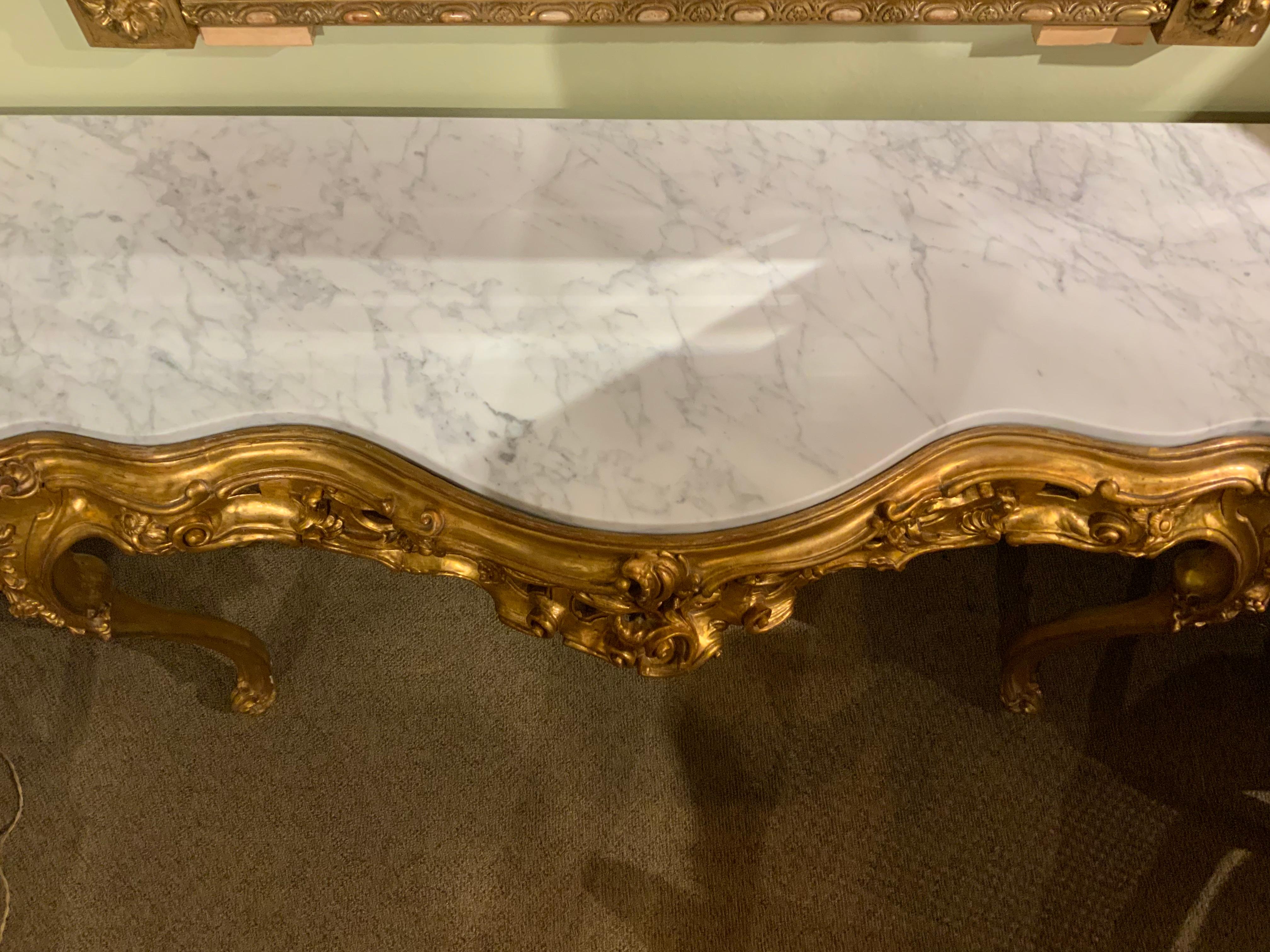 Italian Giltwood and White Marble-Top Console Table with Scrolls /Floral Motif In Good Condition For Sale In Houston, TX