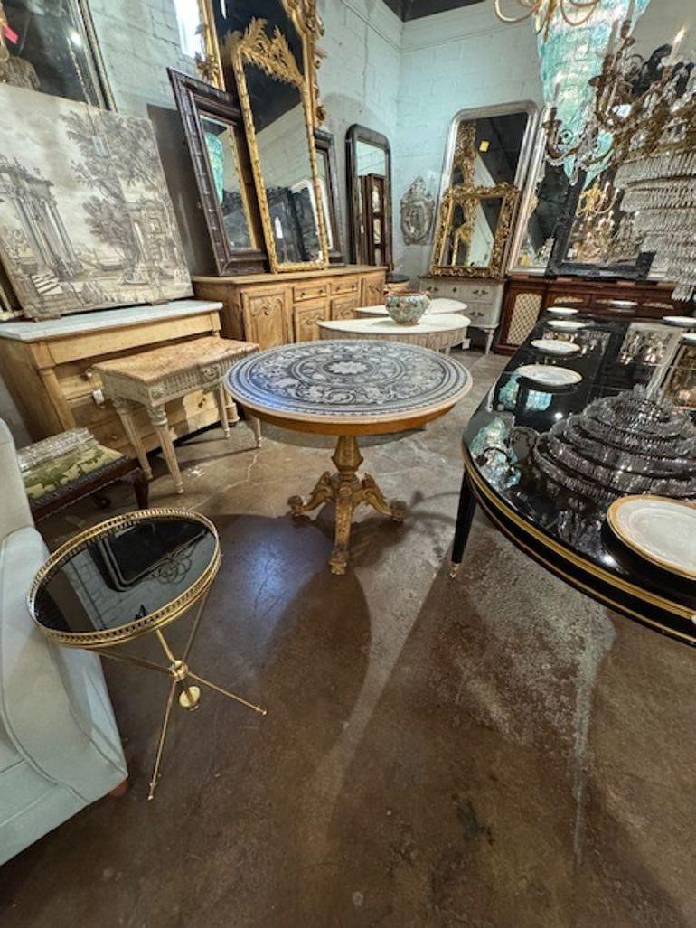 Table centrale en bois doré italien en vente 5