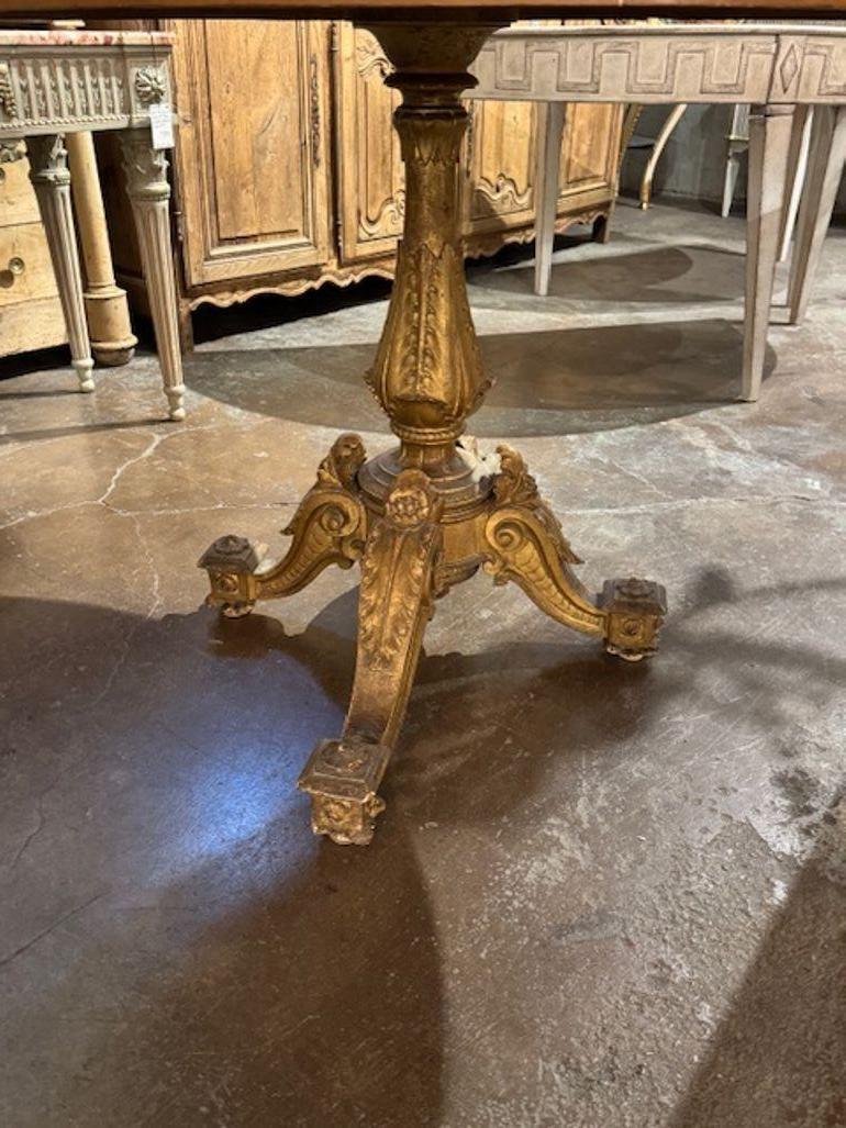 Table centrale en bois doré italien en vente 2