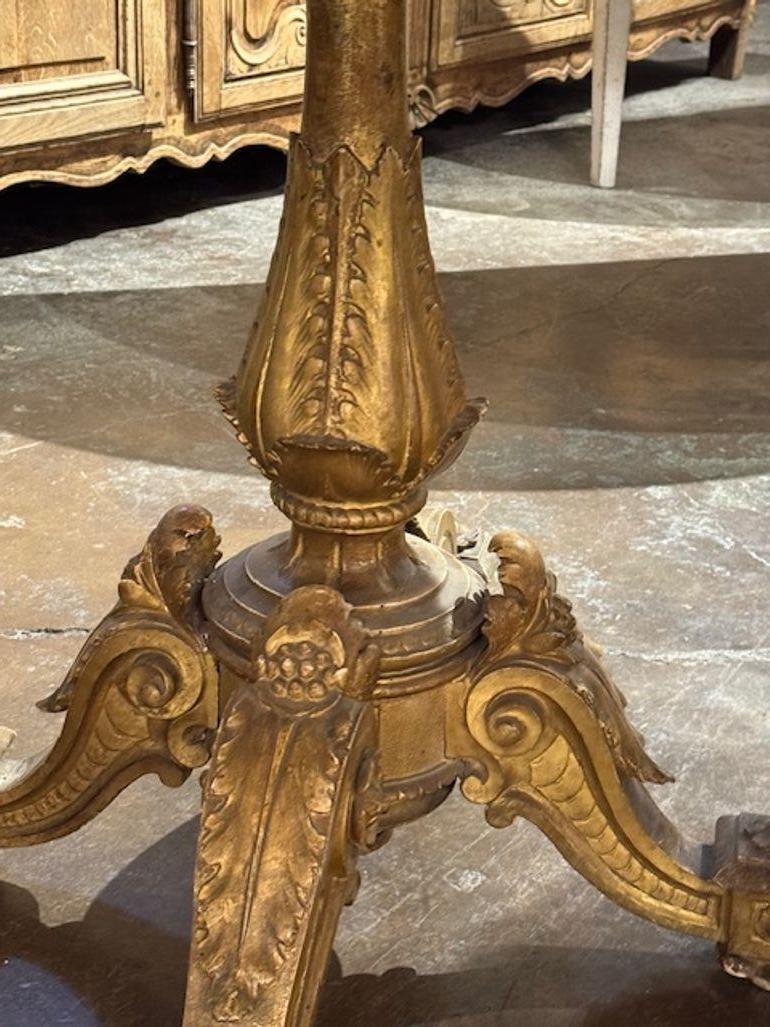 Table centrale en bois doré italien en vente 4