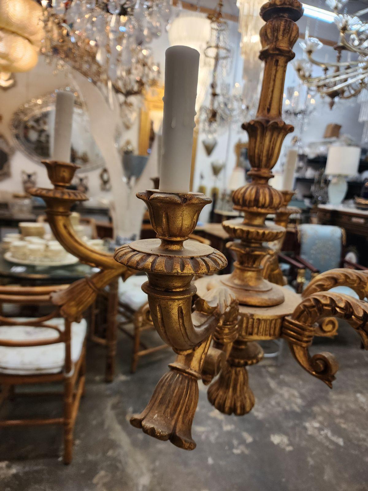 Rococò Lampadario italiano in legno dorato in vendita