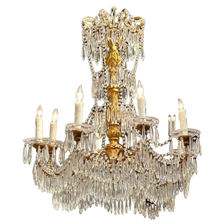 Lampadario italiano in legno dorato
