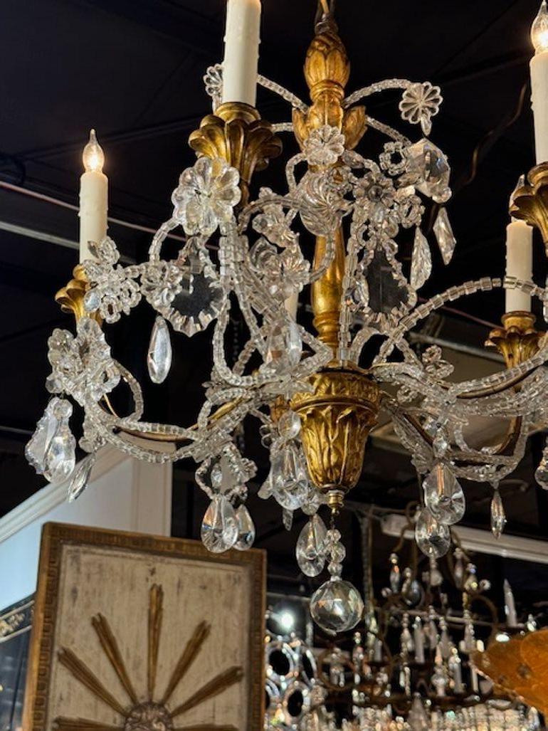Lampadario italiano in legno dorato di Genova In condizioni buone in vendita a Dallas, TX
