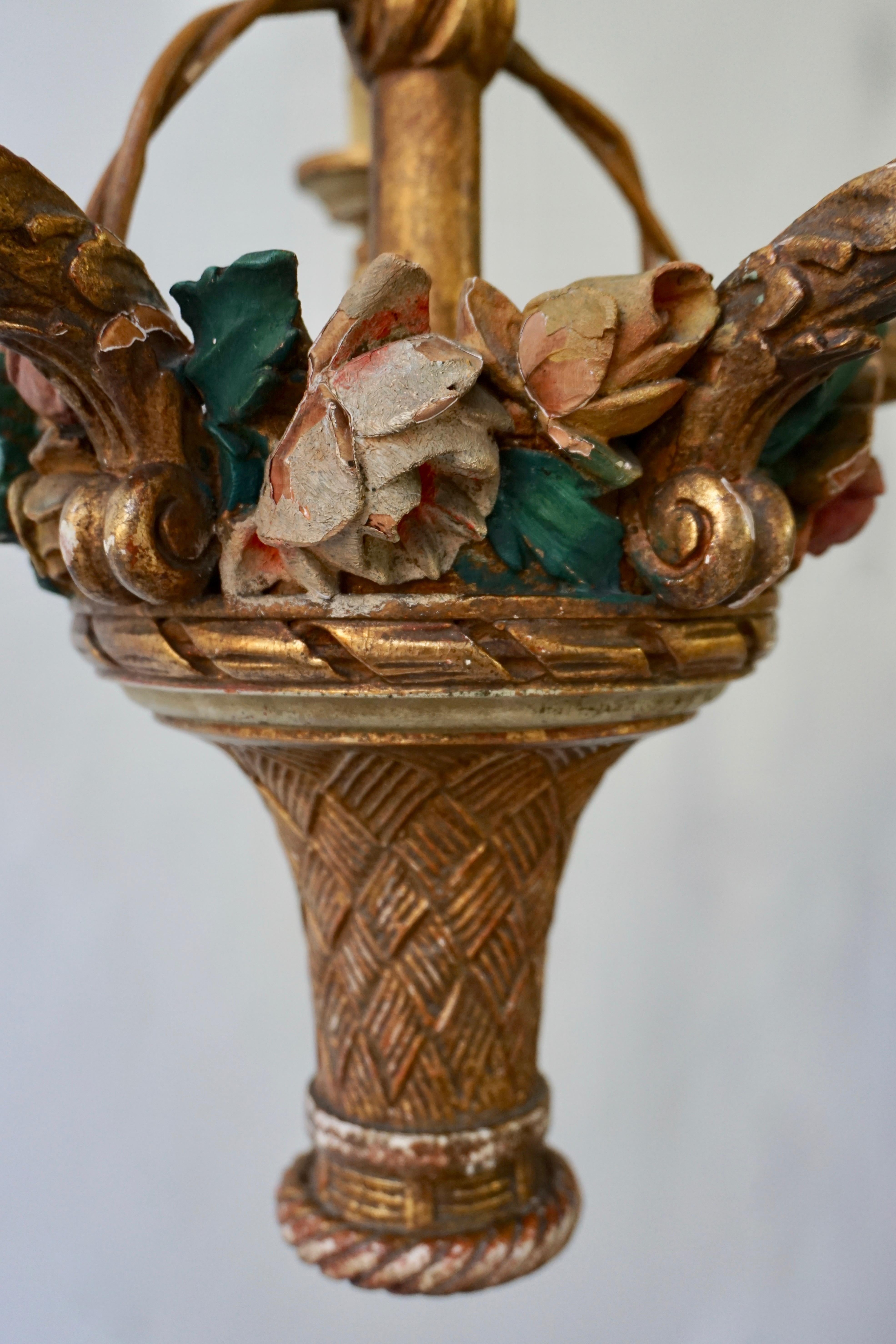 Italienischer italienischer Kronleuchter aus vergoldetem Holz mit Blumen im Angebot 8
