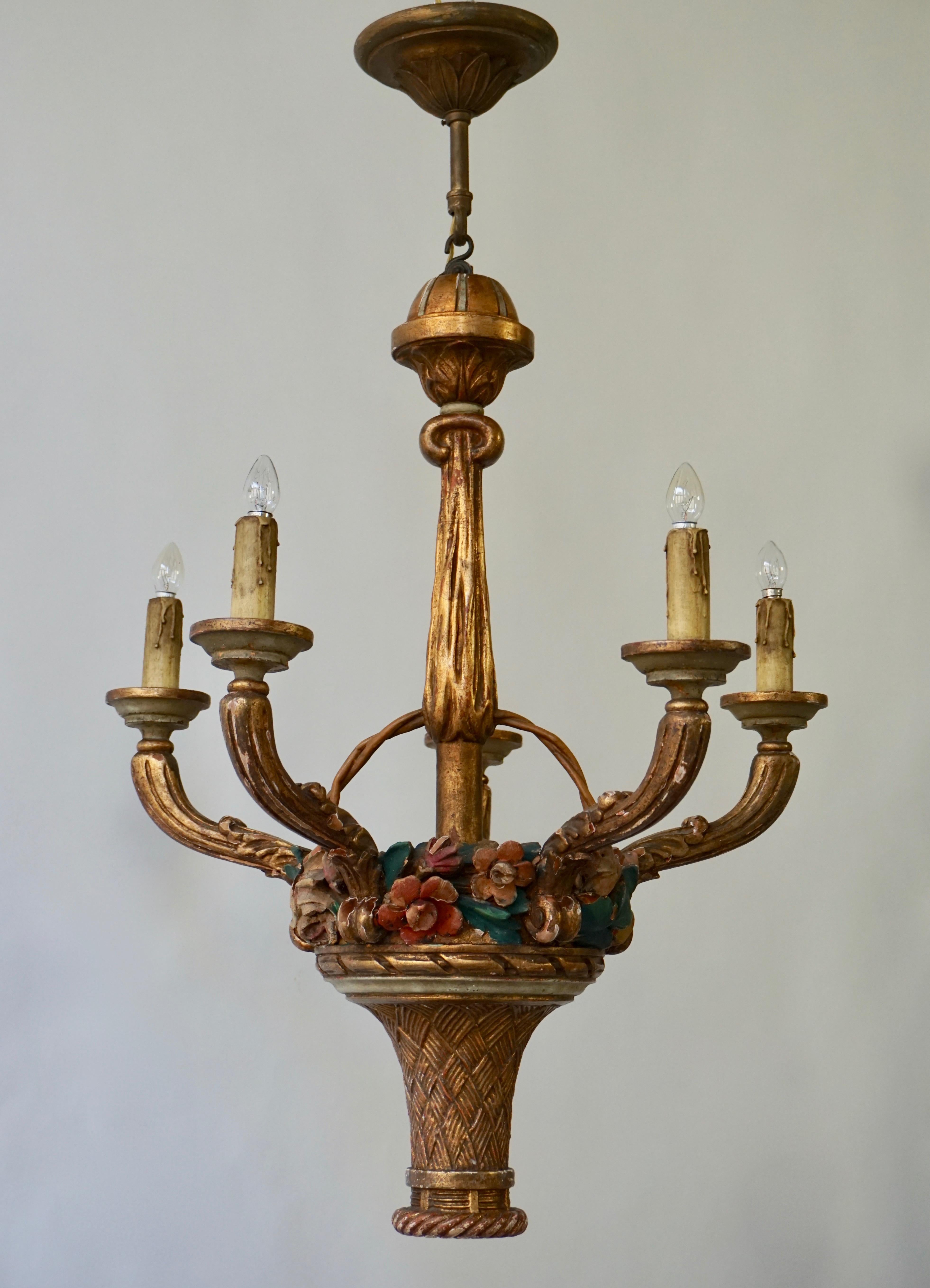 Italian Giltwood Chandelier with Flowers In Good Condition For Sale In Antwerp, BE