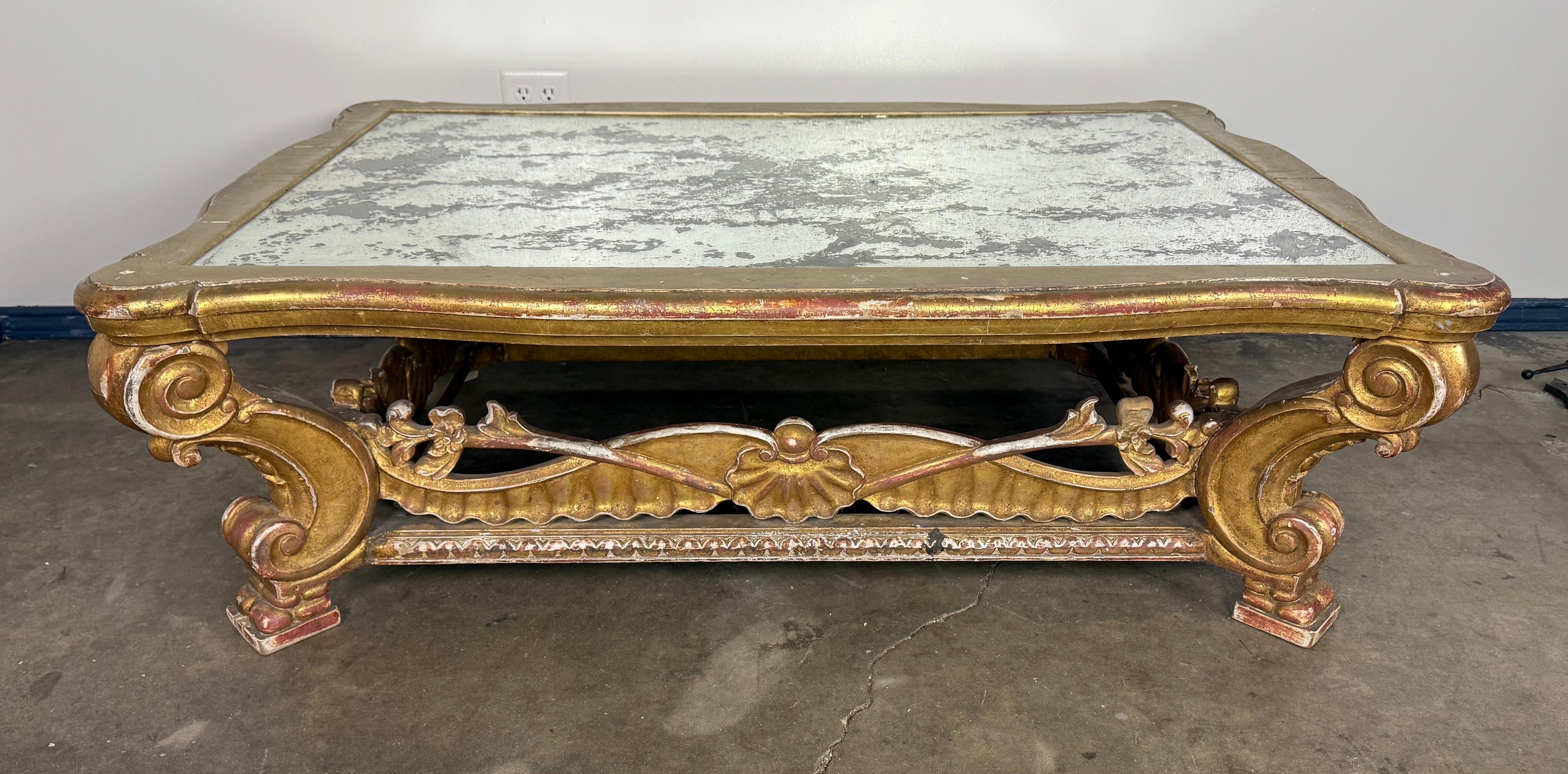 Italienischer Giltwood Couchtisch mit verspiegelter Platte (19. Jahrhundert) im Angebot