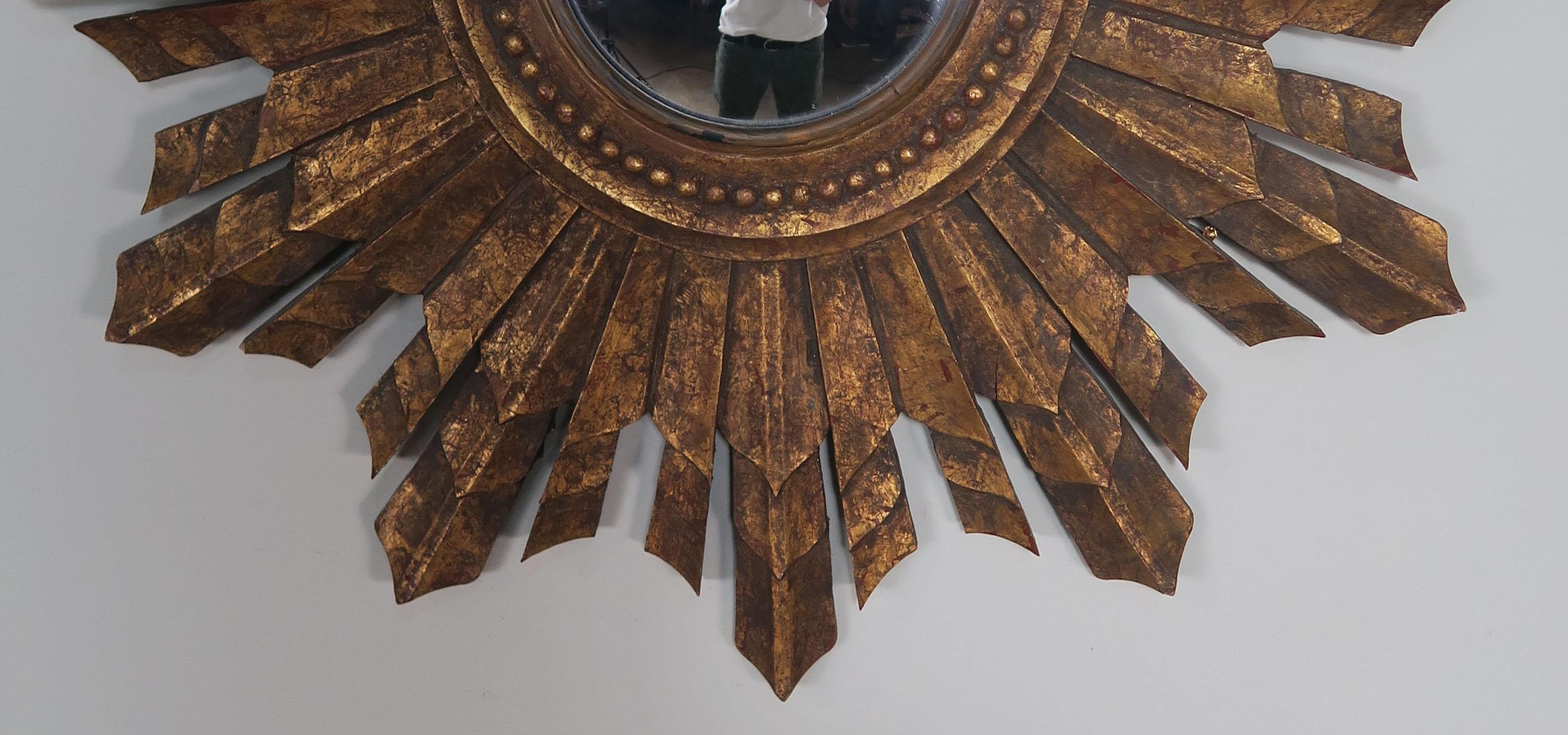 Italian Giltwood Convex Sunburst Mirror In Distressed Condition In Los Angeles, CA