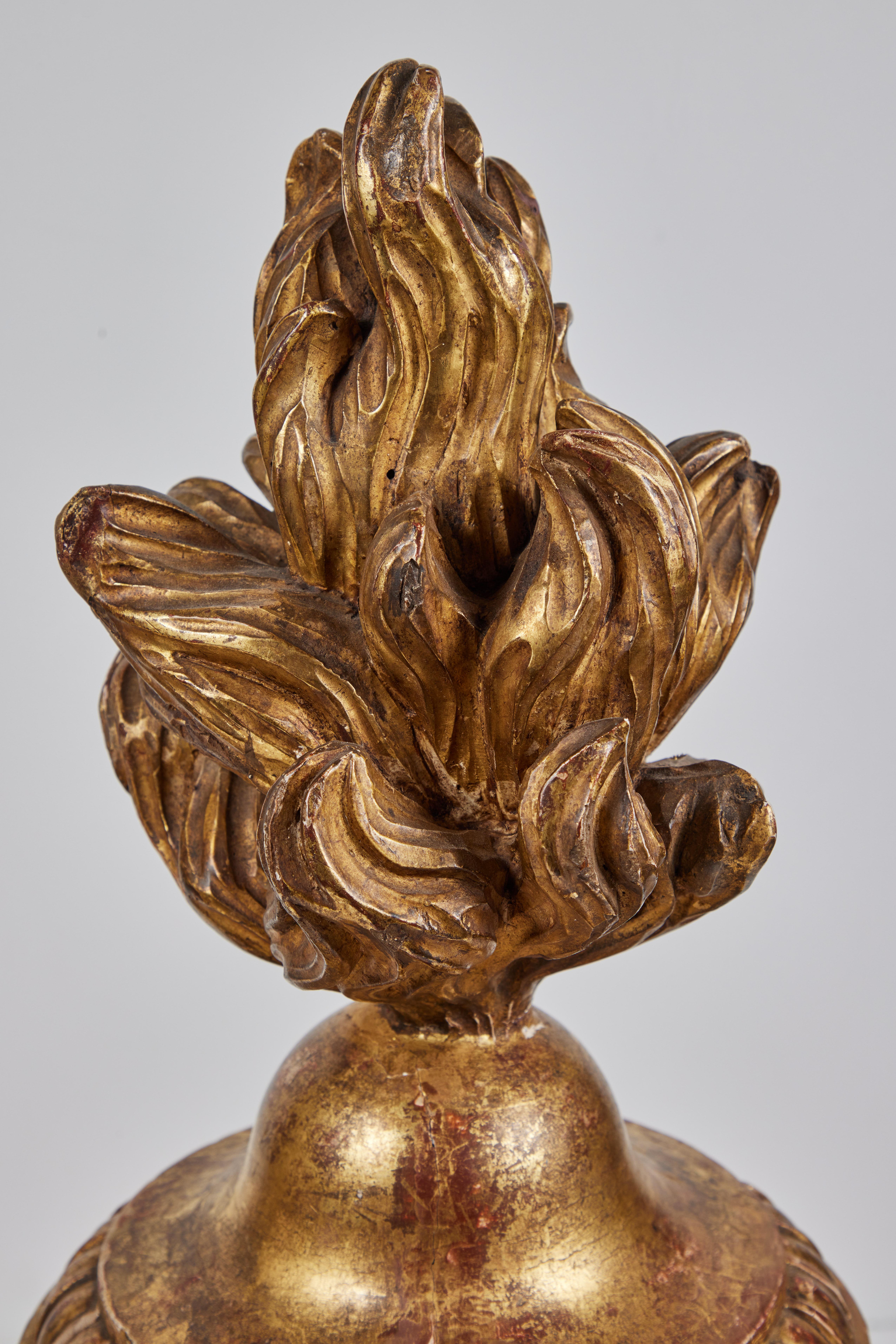 Fin du XIXe siècle Épis de faîtage italiens bois doré en vente