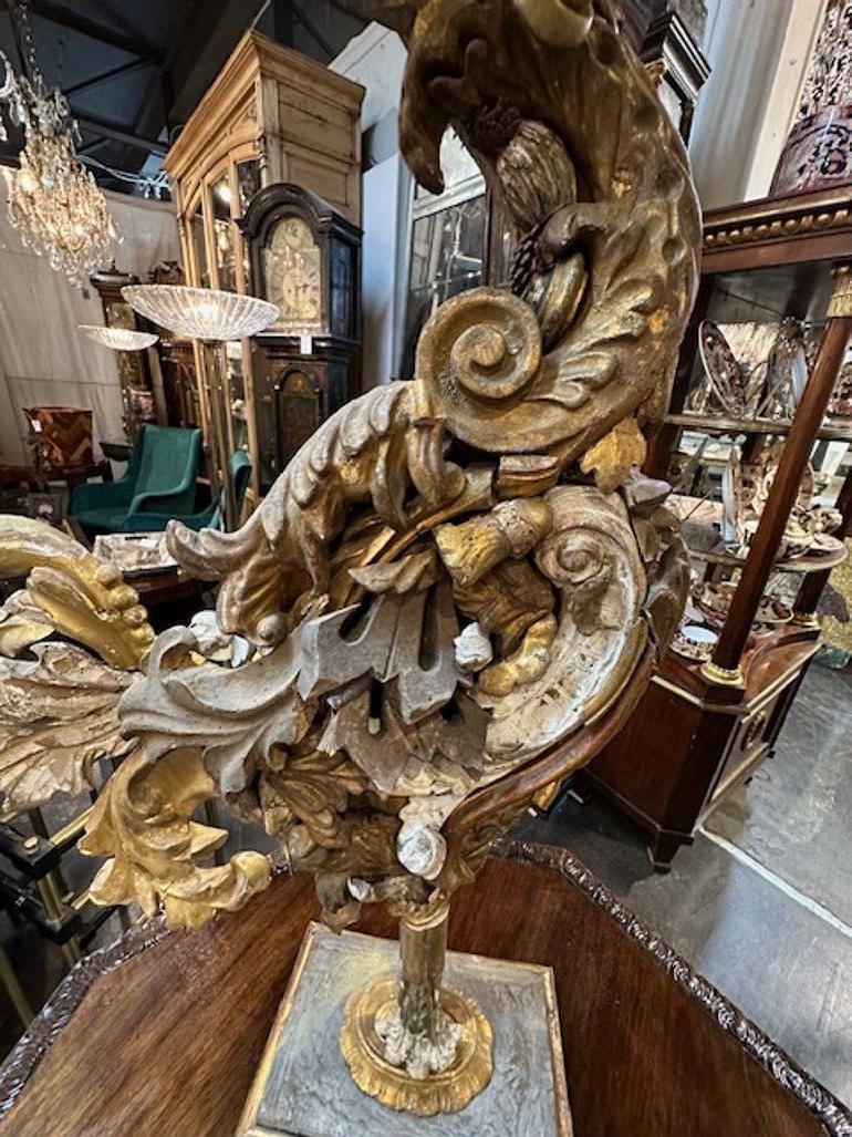 Escultura italiana en fragmento de madera dorada principios del siglo XIX en venta