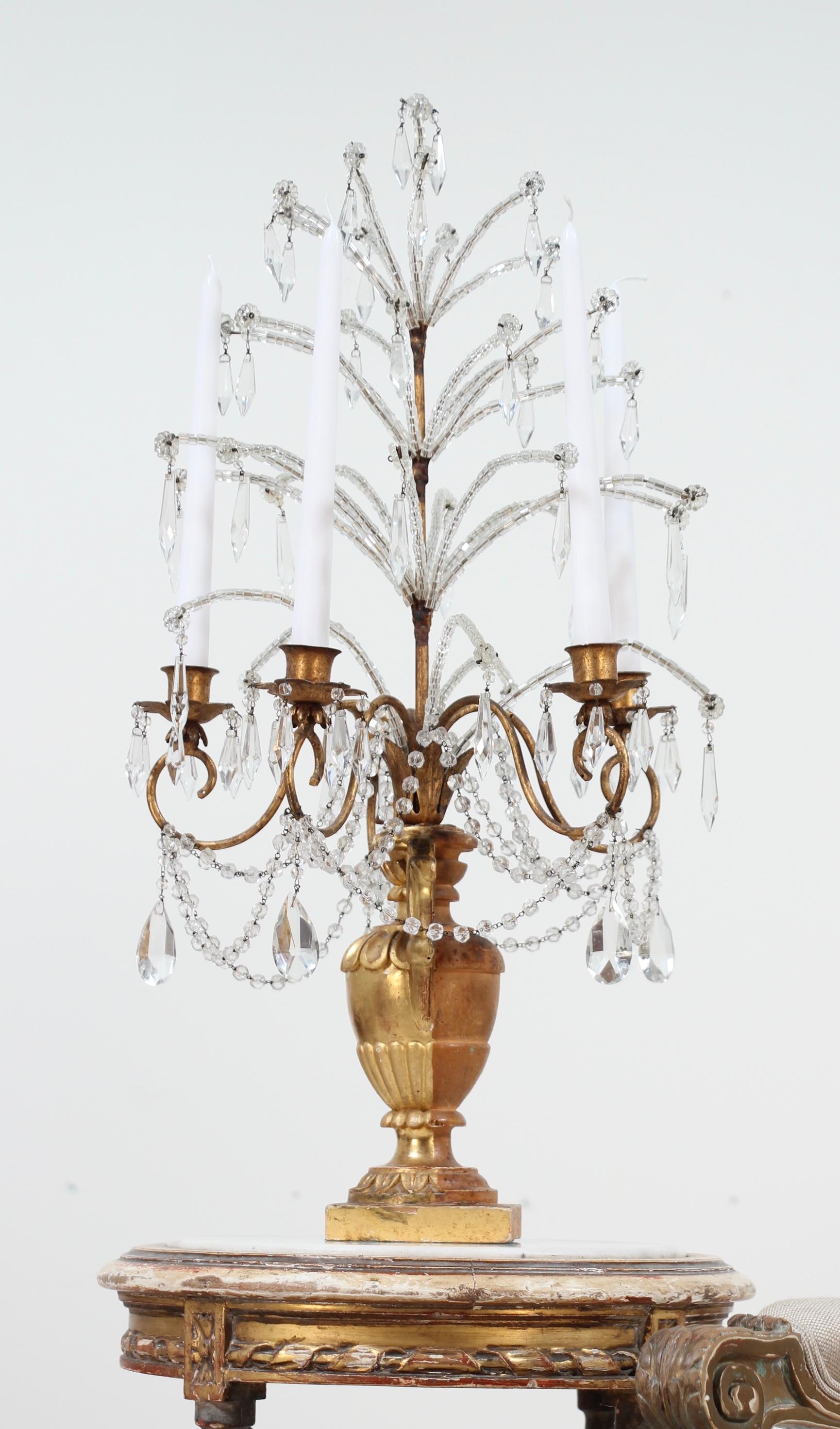 Baroque Girandole ou candélabre italien en bois doré, fer et cristal en vente