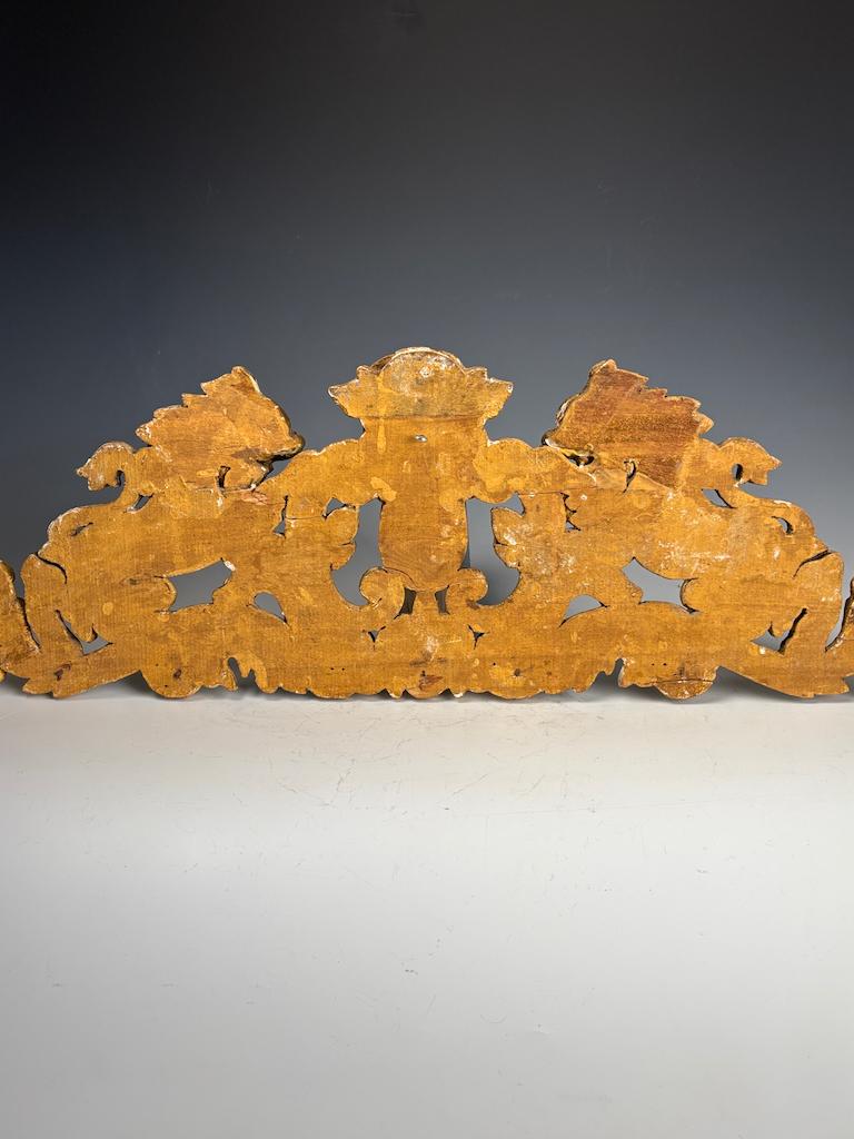Frontón de León Italiano de Madera Dorada, Siglo XVIII - Decoración Antigua Tallada a Mano en venta 8