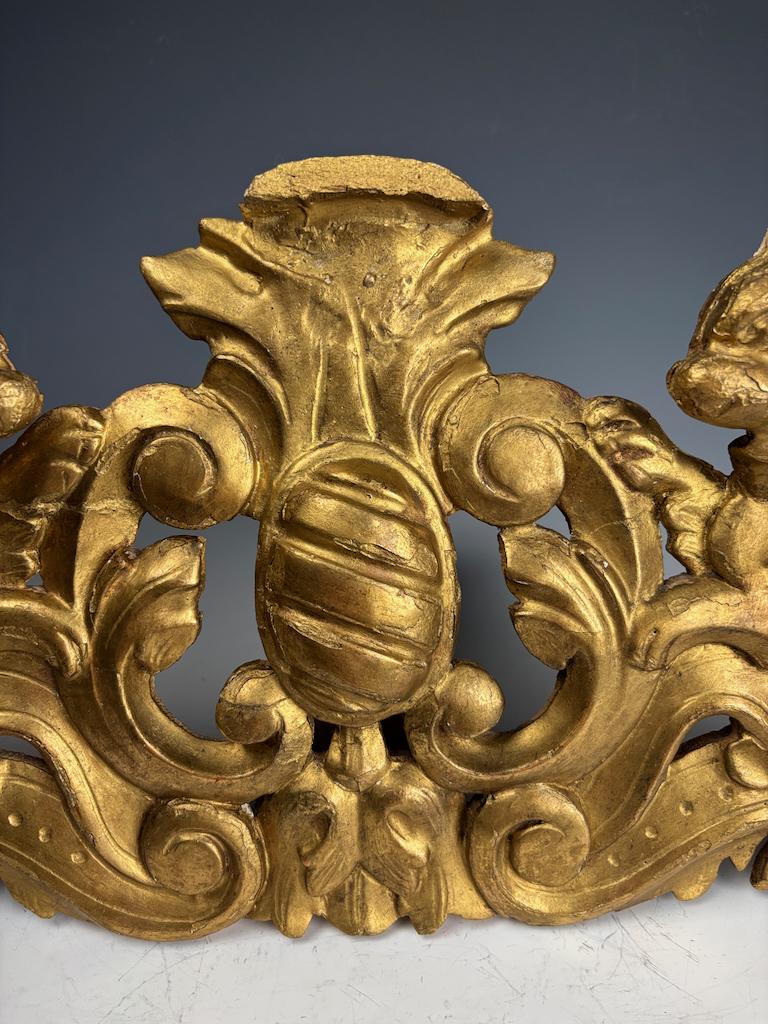 Frontón de León Italiano de Madera Dorada, Siglo XVIII - Decoración Antigua Tallada a Mano en venta 2