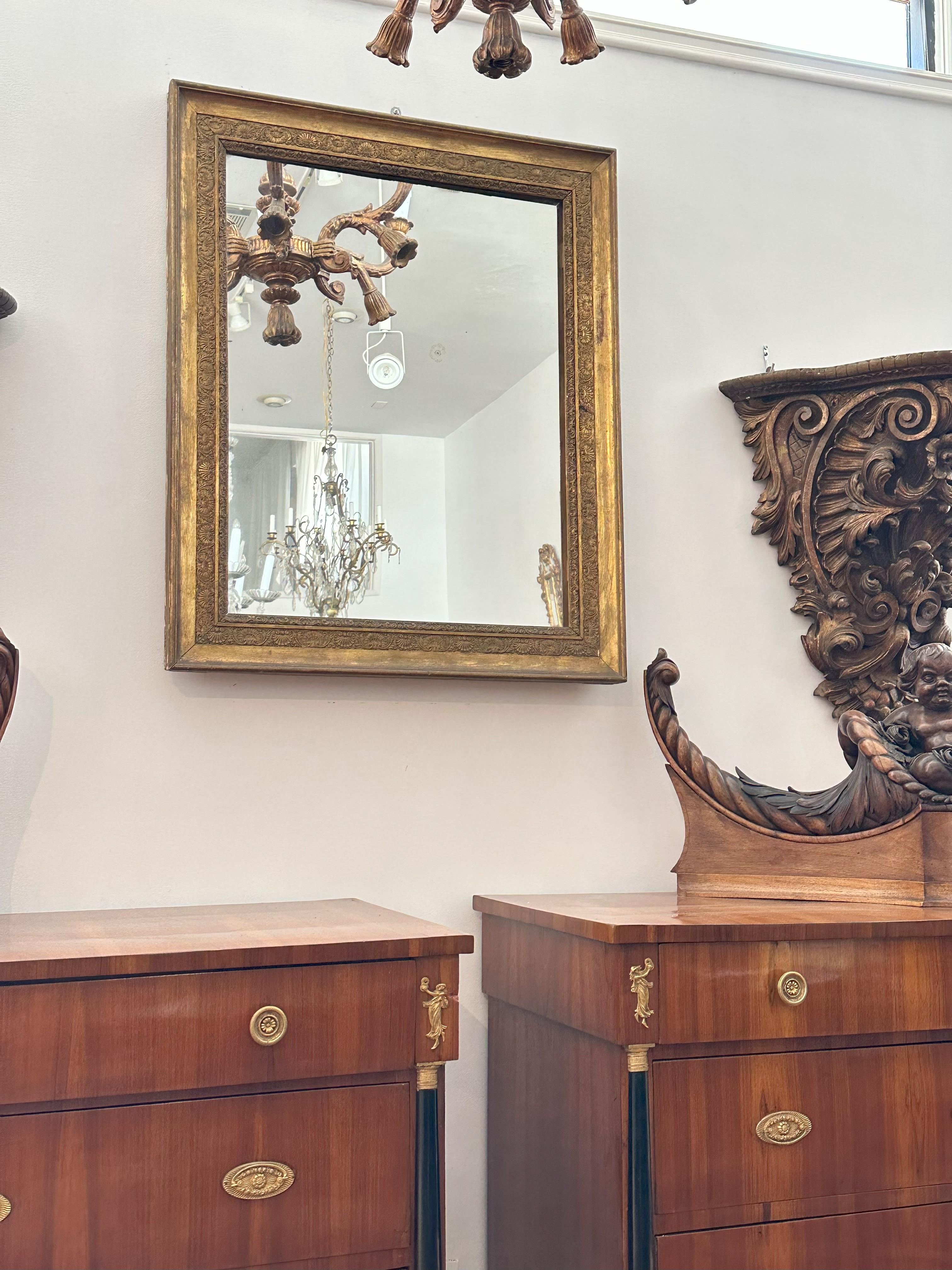 Miroir italien en bois doré - Circa 1850 Bon état - En vente à Los Angeles, CA