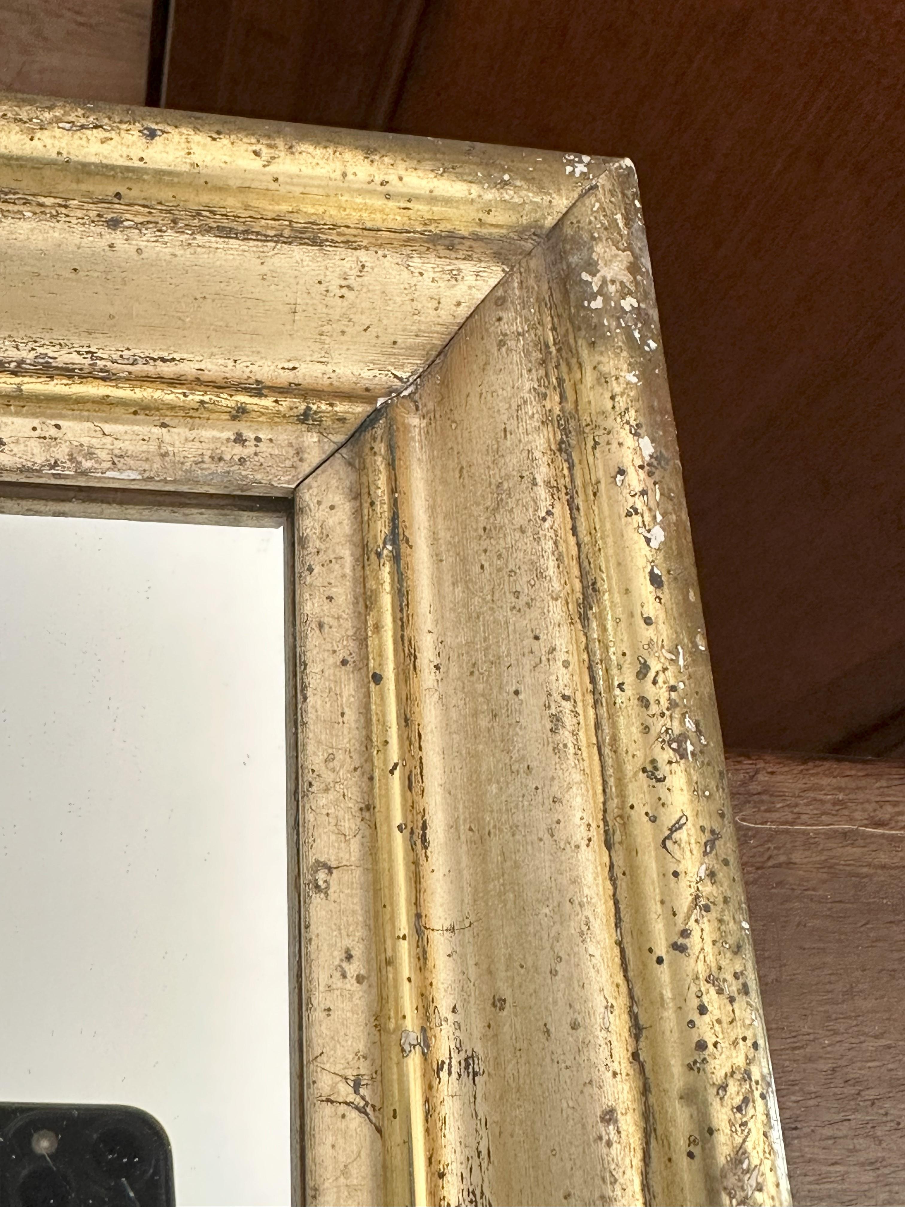 piatto rettangolare con bordo modanato in legno dorato 
