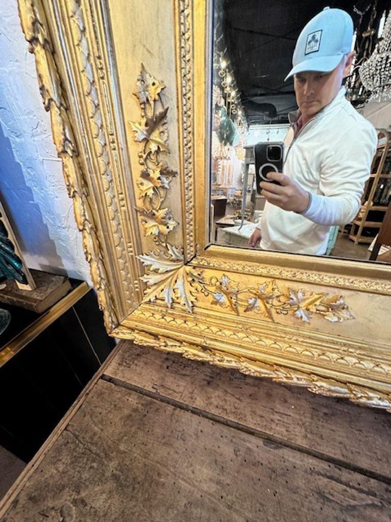 Miroir italien en bois doré en vente 2