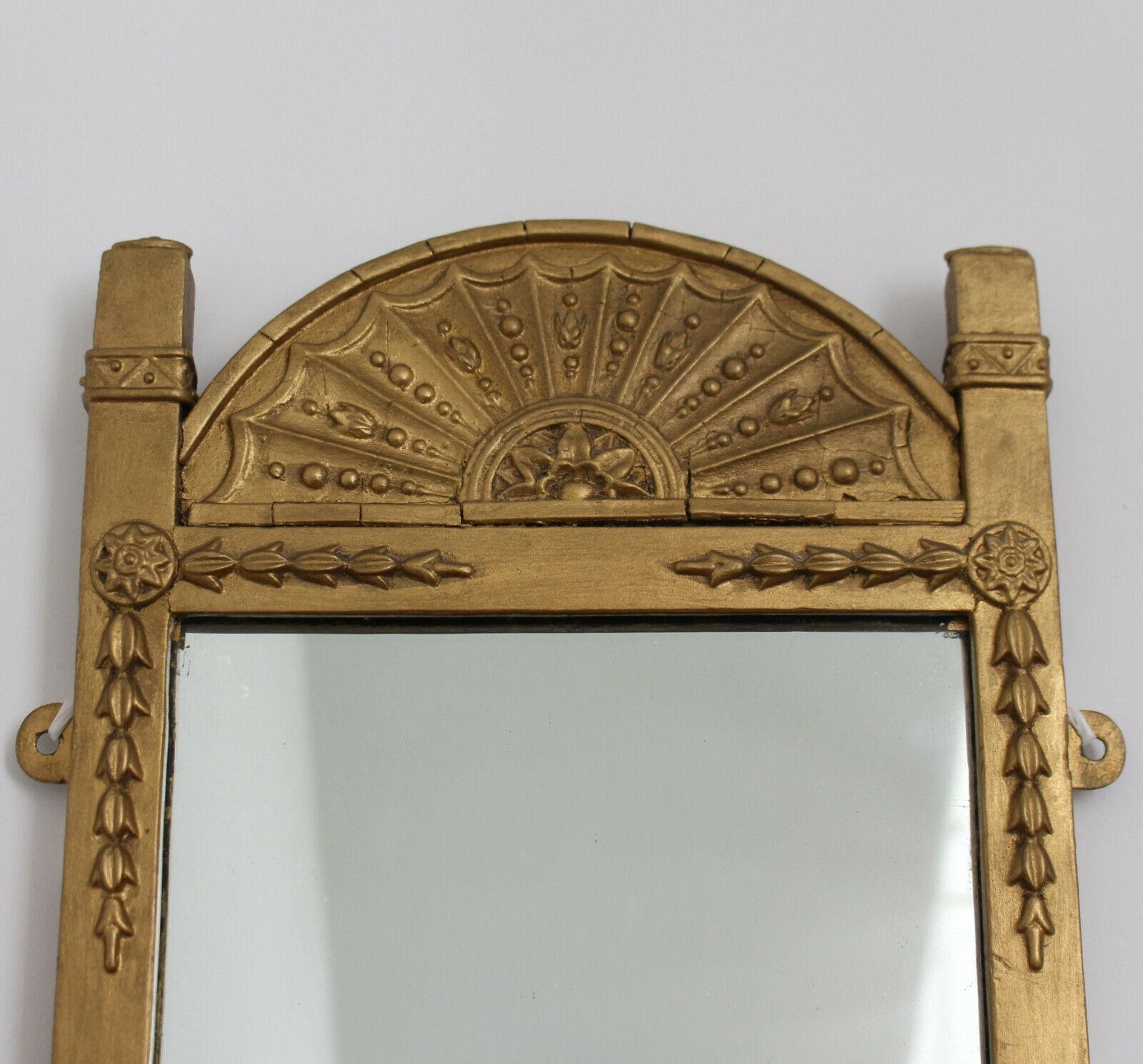 Italian Giltwood Mirror Hanging Shelves, 19th Century 3